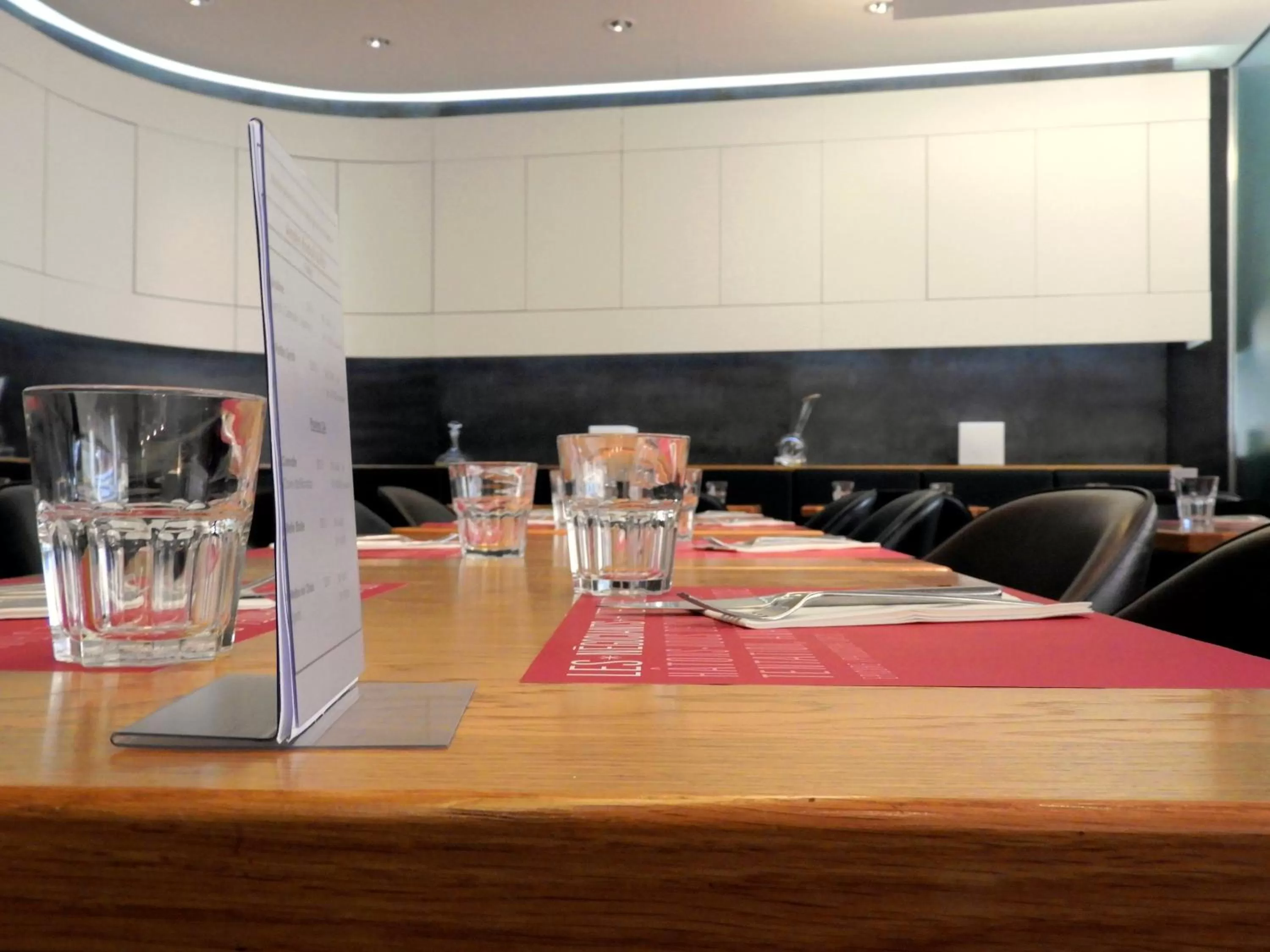 Restaurant/places to eat in Les Negociants