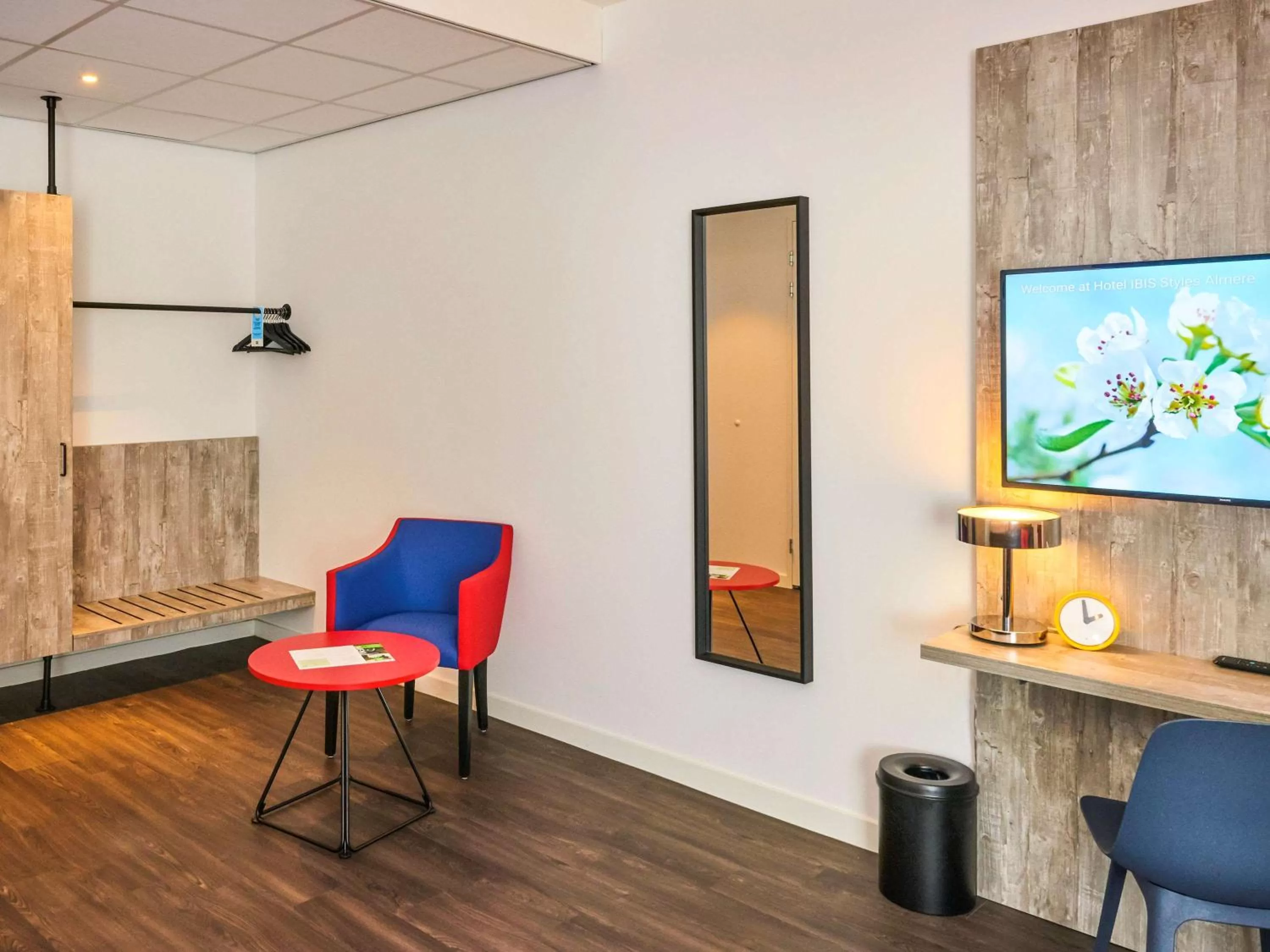 Photo of the whole room in ibis Styles Almere