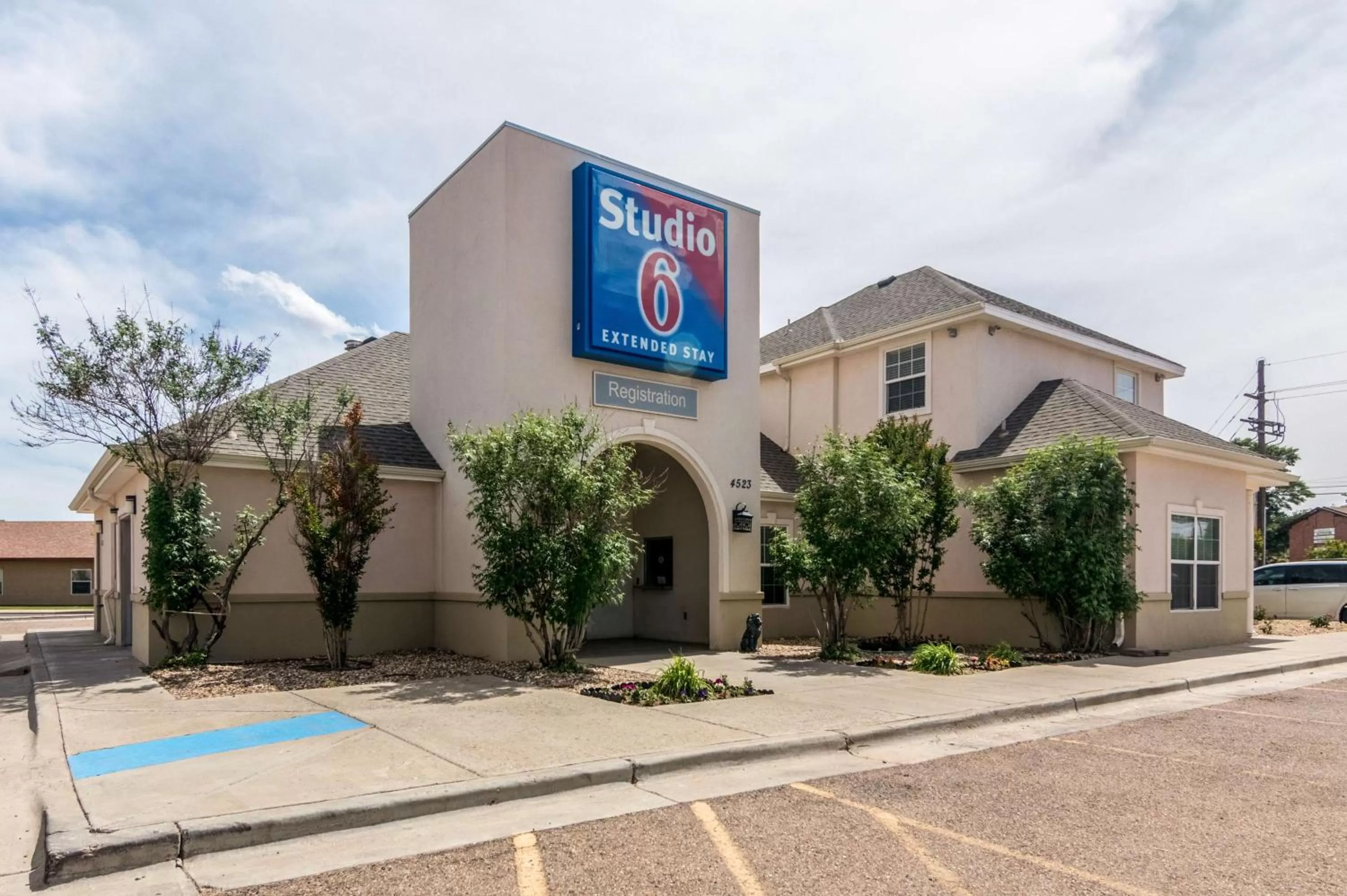 Property building in Studio 6-Lubbock, TX - Medical Center