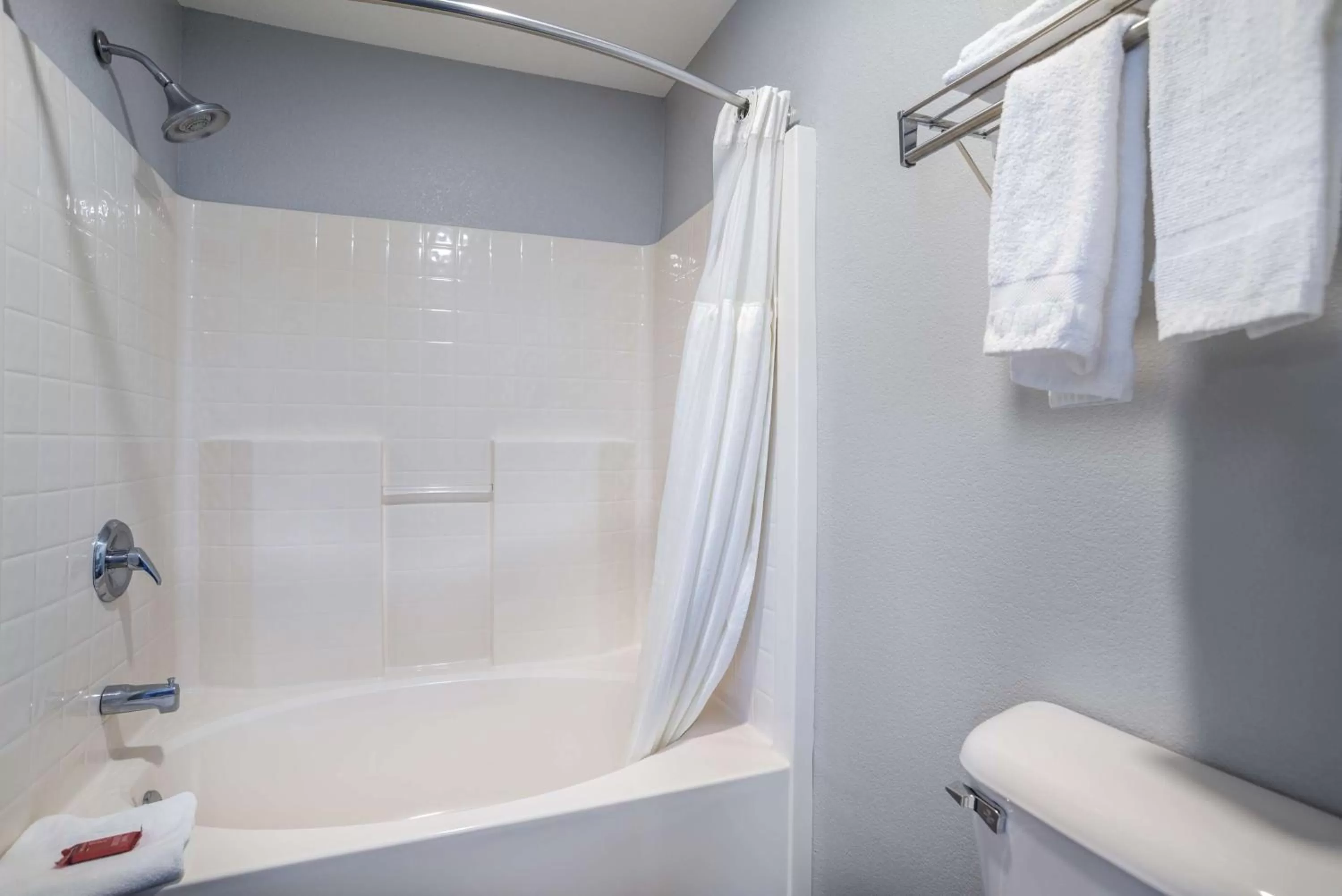 Bathroom in SureStay Hotel by Best Western Ukiah