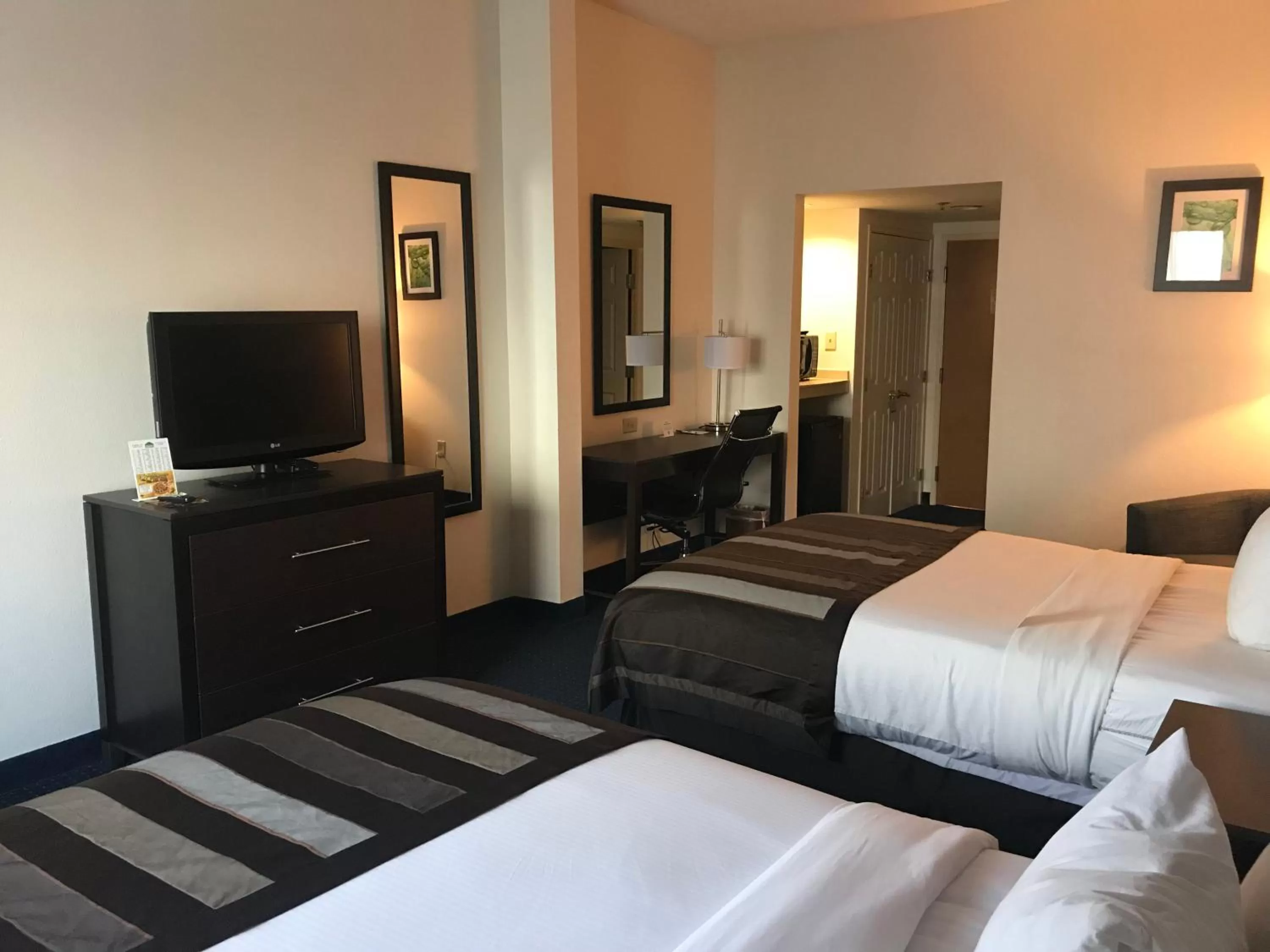 Bed in Wingate by Wyndham Augusta Fort Eisenhower