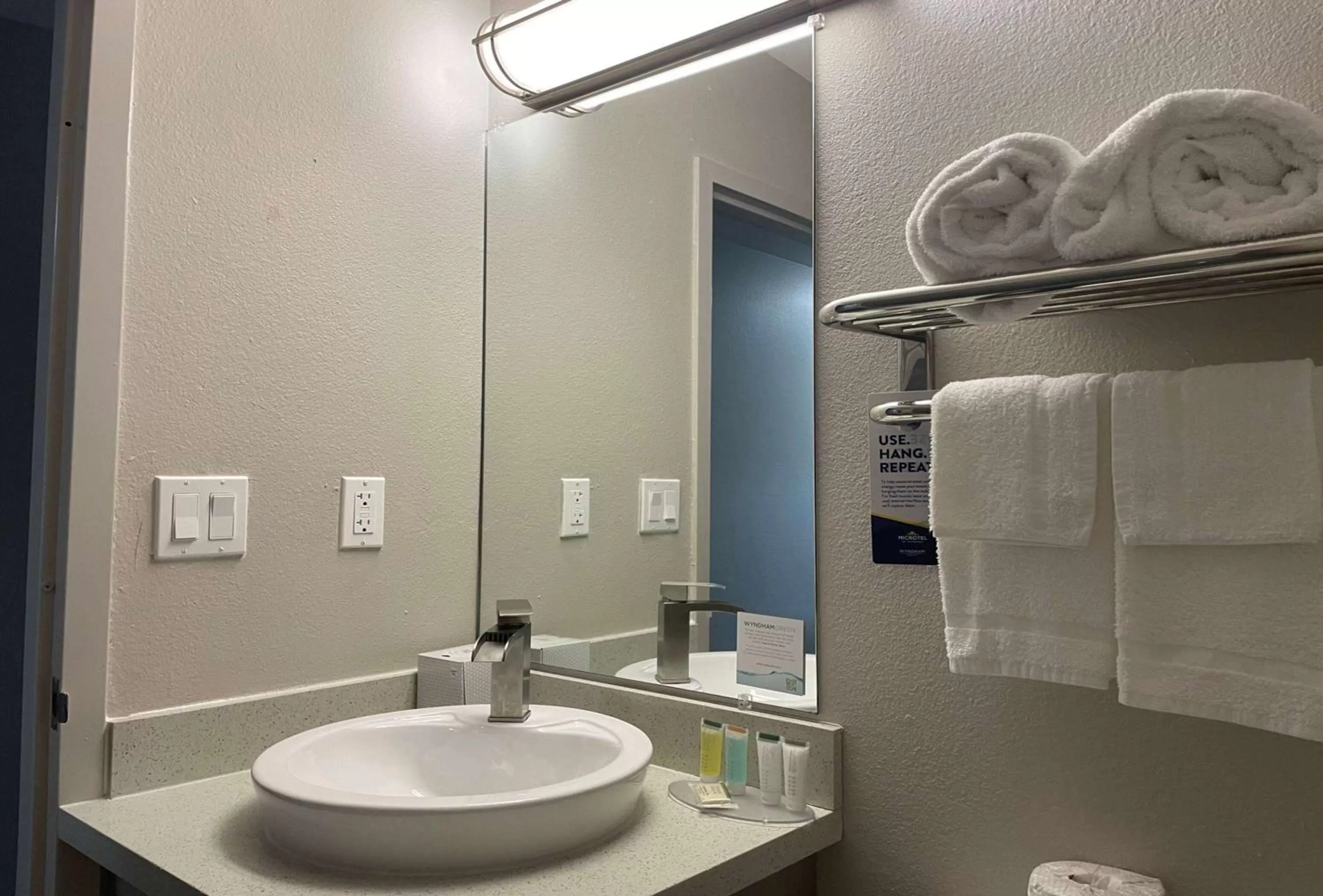 TV and multimedia in Microtel Inn & Suites by Wyndham Bossier City