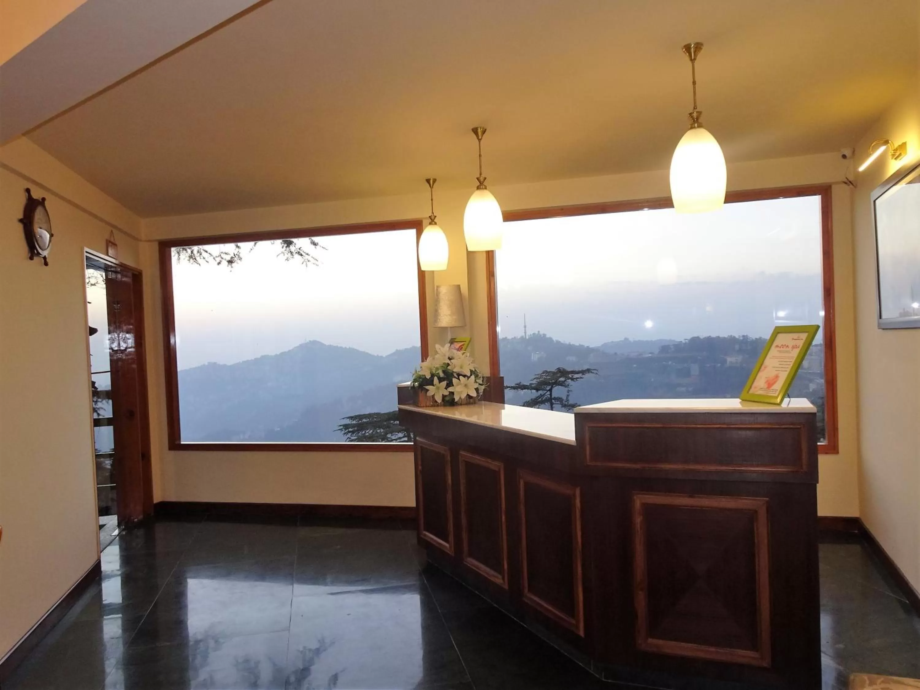 Lobby or reception in Honeymoon Inn Shimla