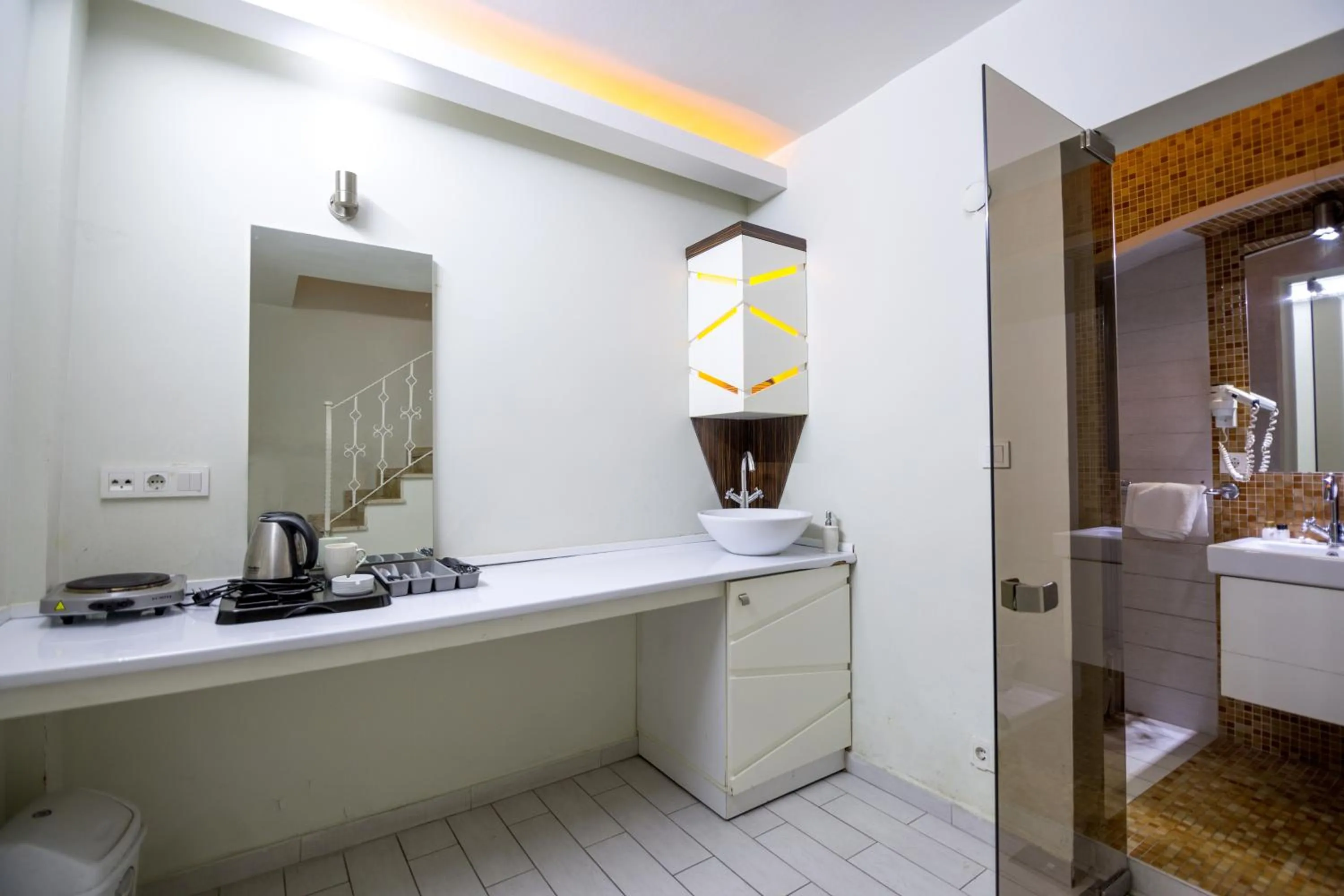 Kitchen or kitchenette in Element Suites