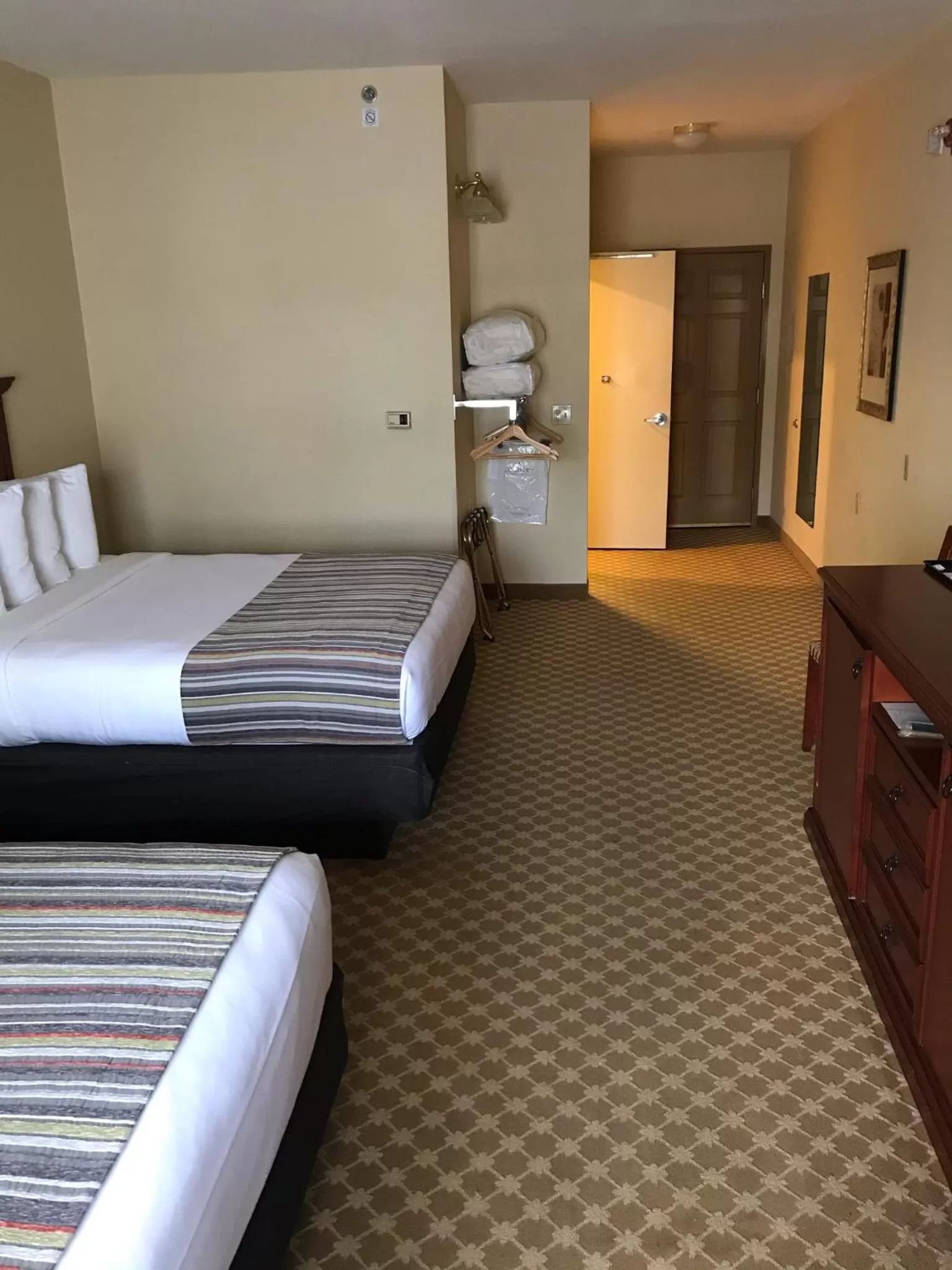 Bed in Country Inn & Suites by Radisson, Freeport, IL