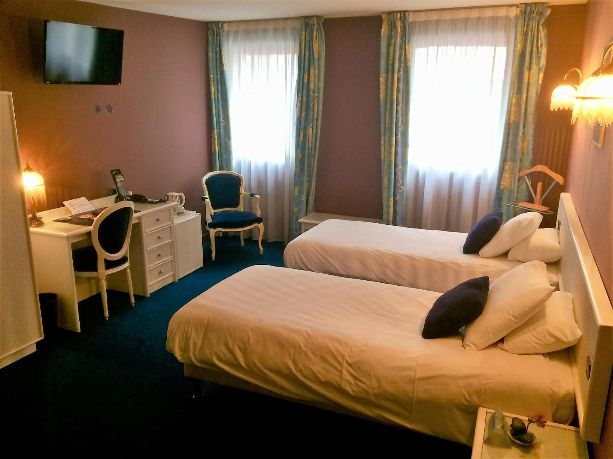 Photo of the whole room, Bed in Hotel De Clisson Saint Brieuc