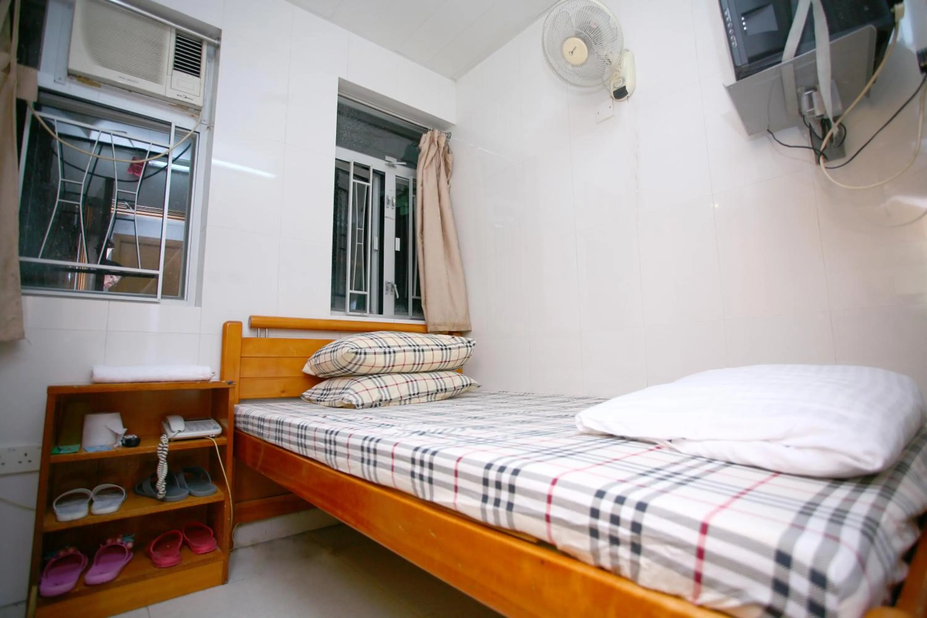 Bedroom, Bed in Pay-Less Guesthouse (7/F A9)