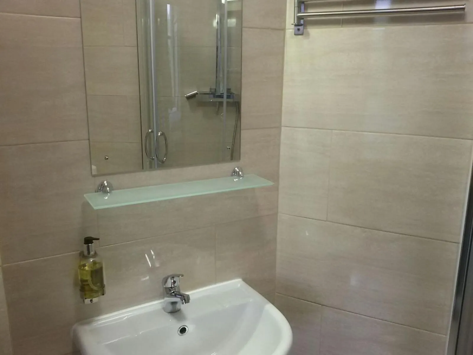 Bathroom in Adelphi Hotel