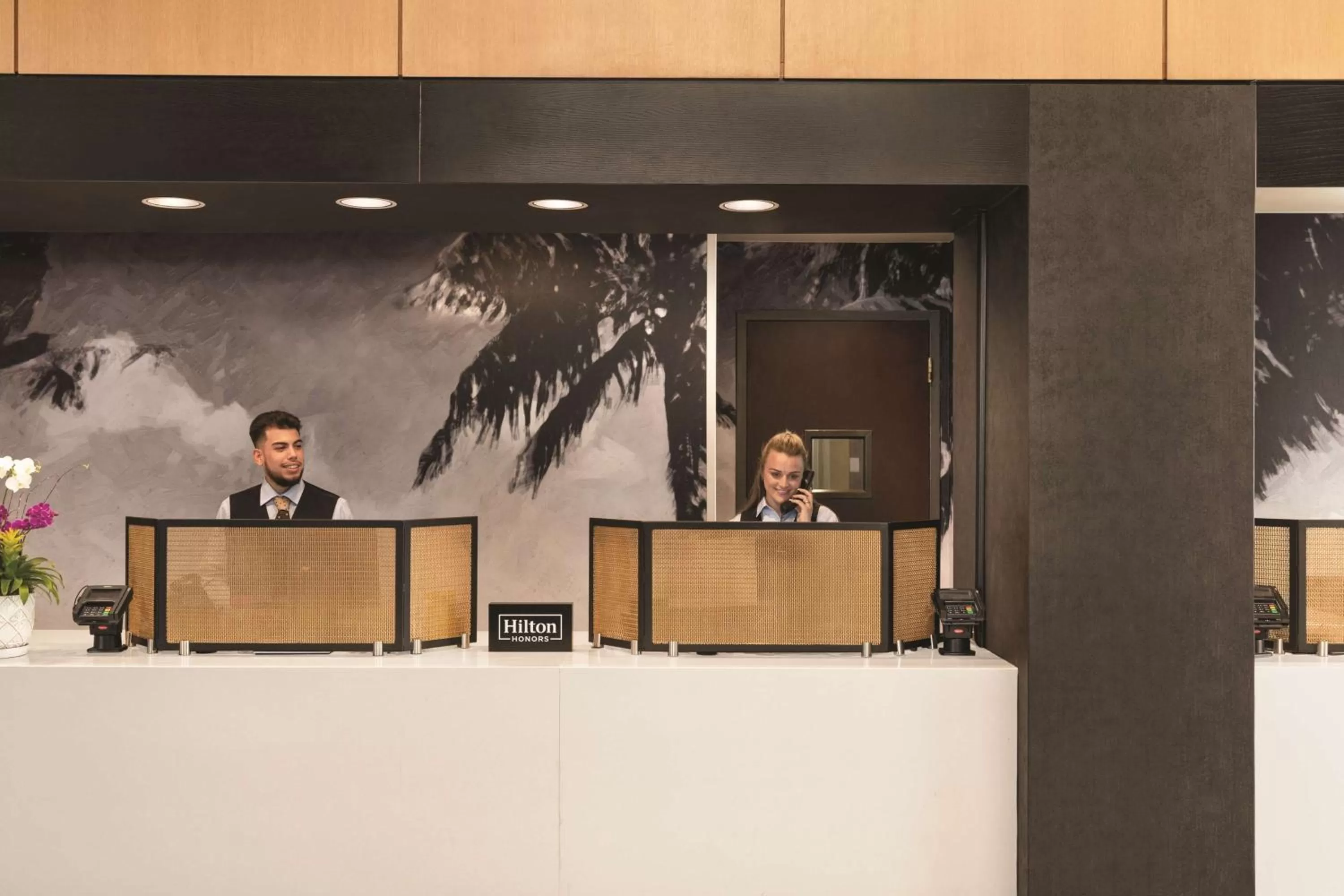 Lobby or reception in DoubleTree by Hilton Tampa Rocky Point Waterfront