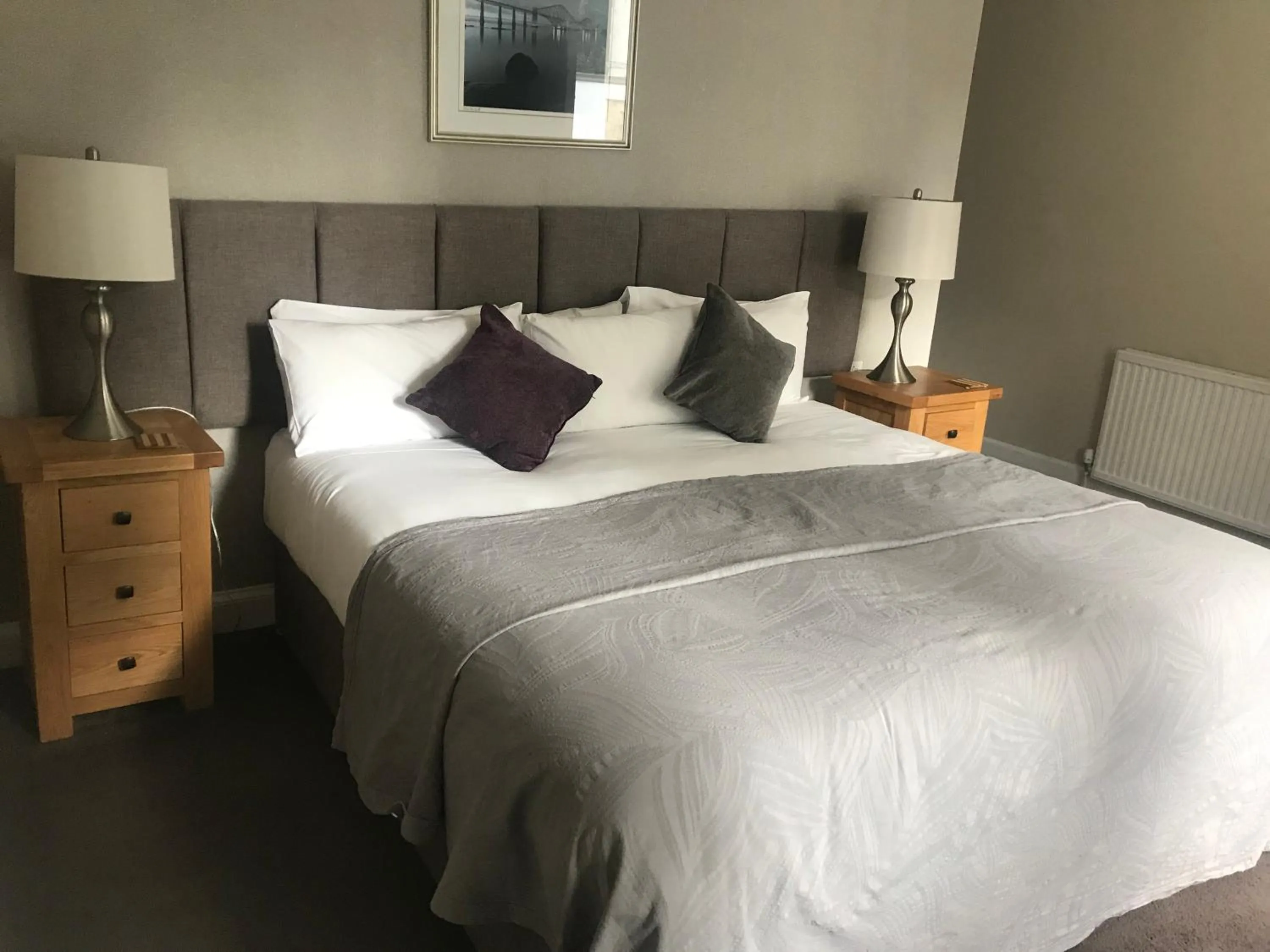 Bed in Queenshead Hotel Kelso