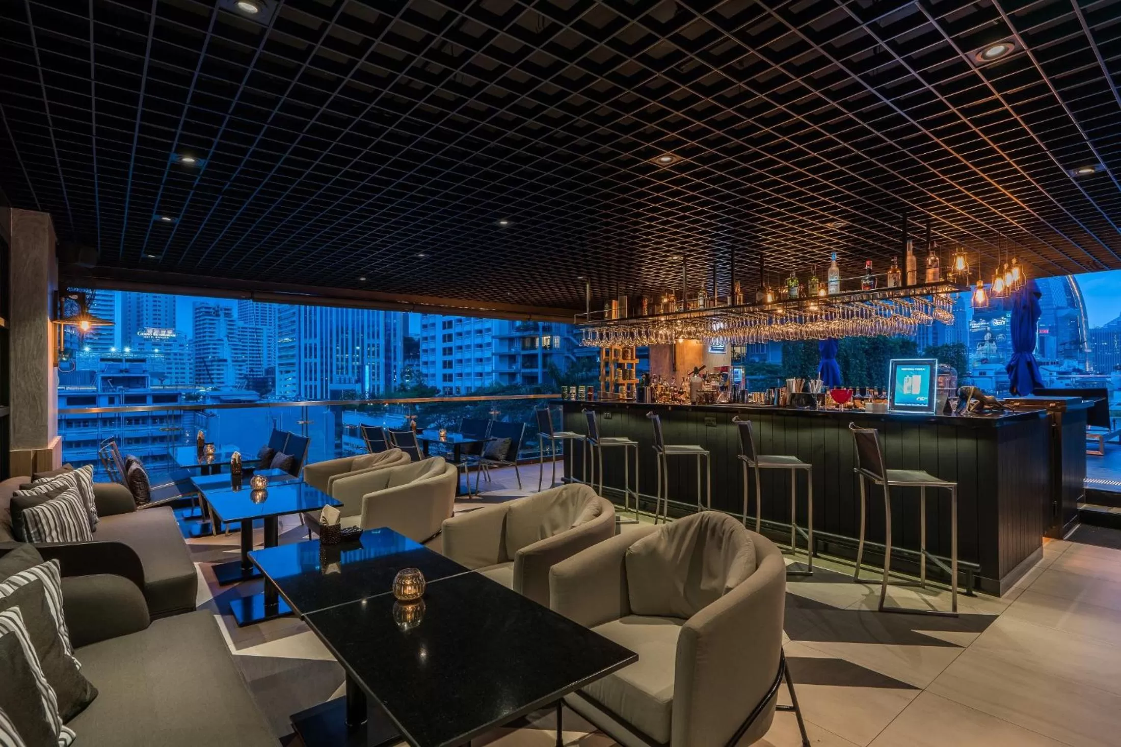 Lounge or bar in The Key Premier Hotel Sukhumvit Bangkok