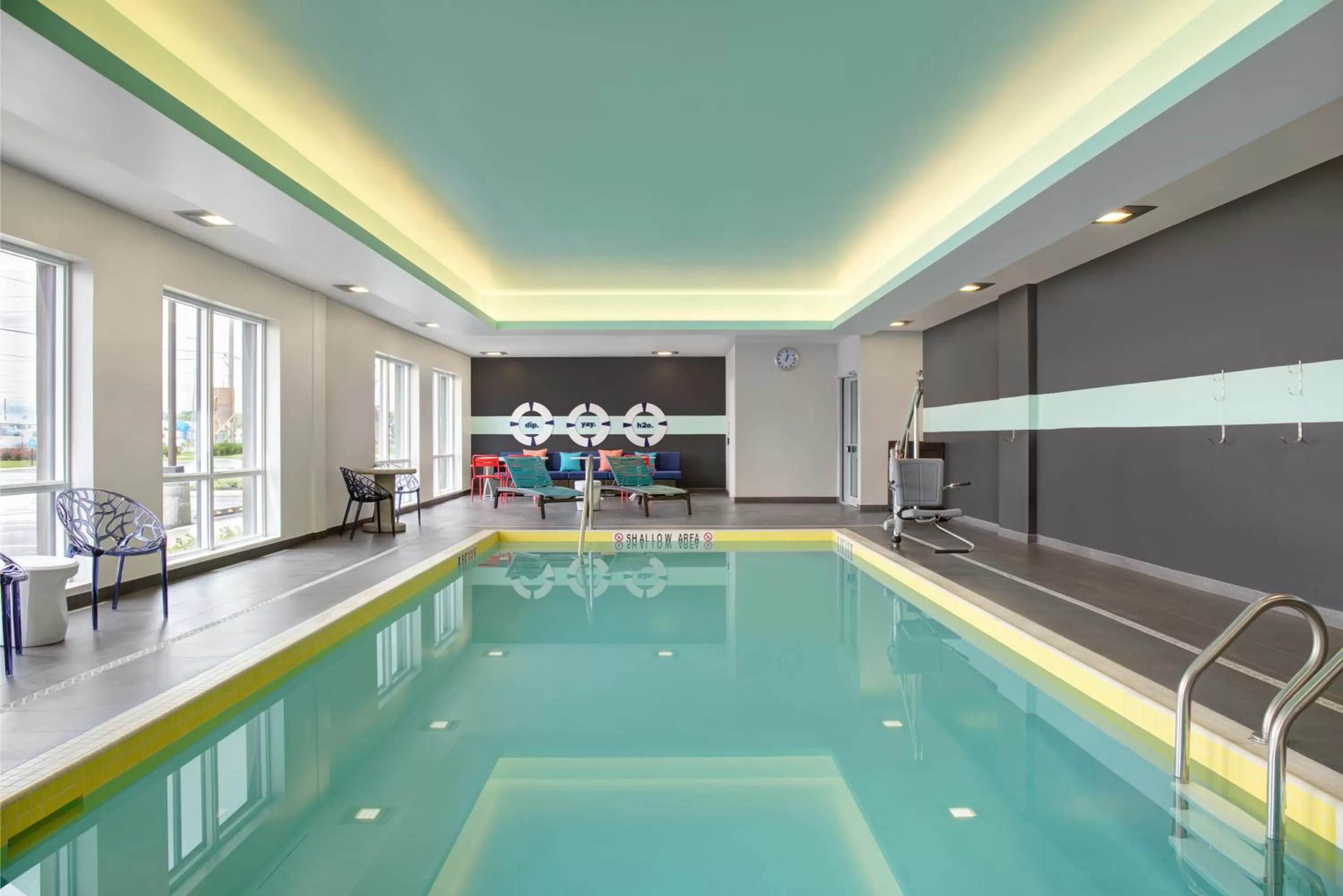 Swimming pool in Tru By Hilton Toronto Airport West