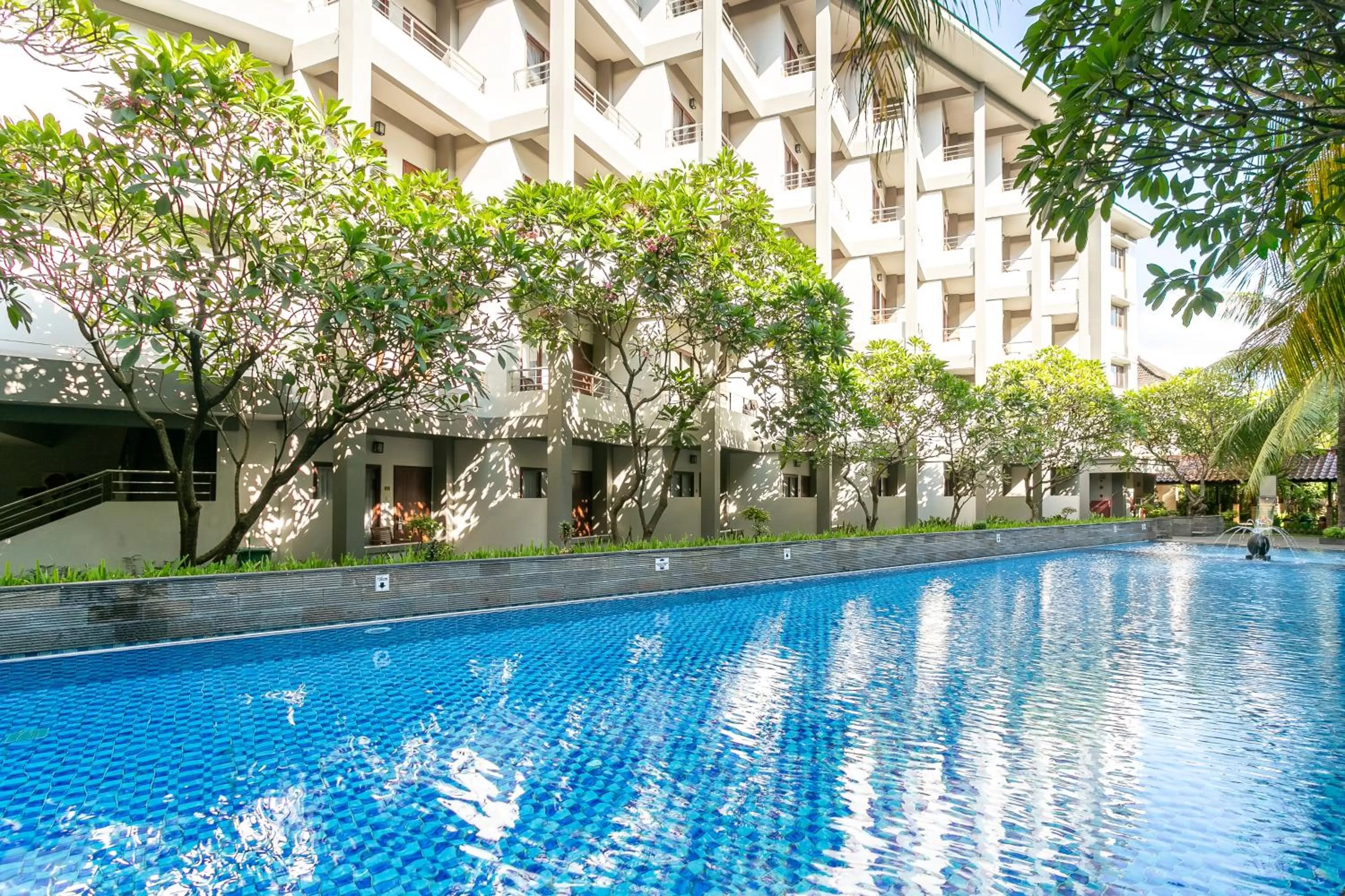 Swimming pool in Lombok Garden Hotel