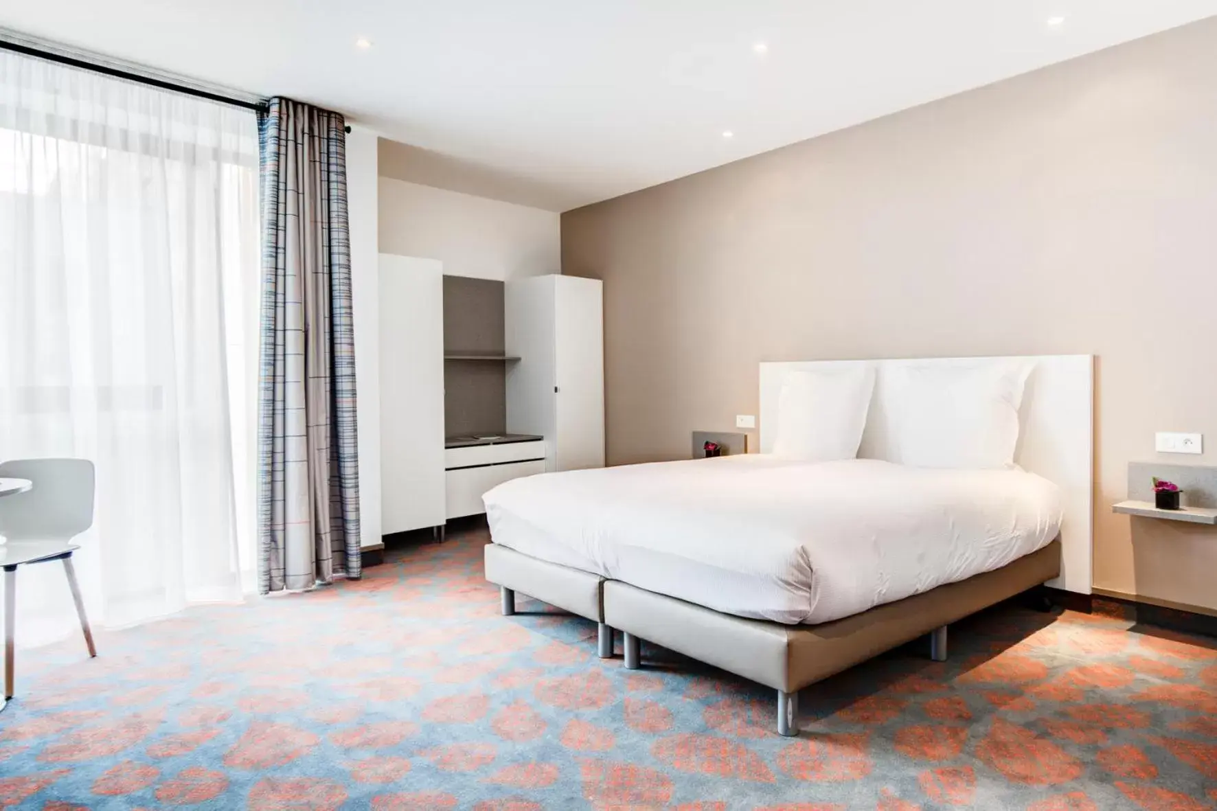 Superior Double or Twin Room in Spark by Hilton Lyon Park Saone Superior Double or Twin Room in Spark by Hilton Lyon Park Saone