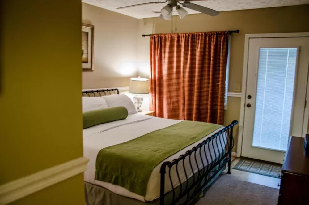 Bed in Asheville Cabins of Willow Winds