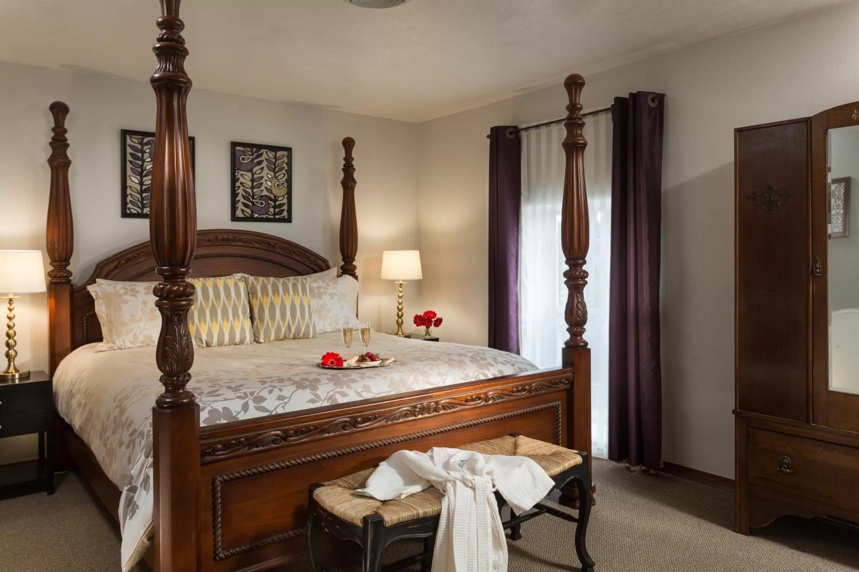 Bed in The Roosevelt Inn