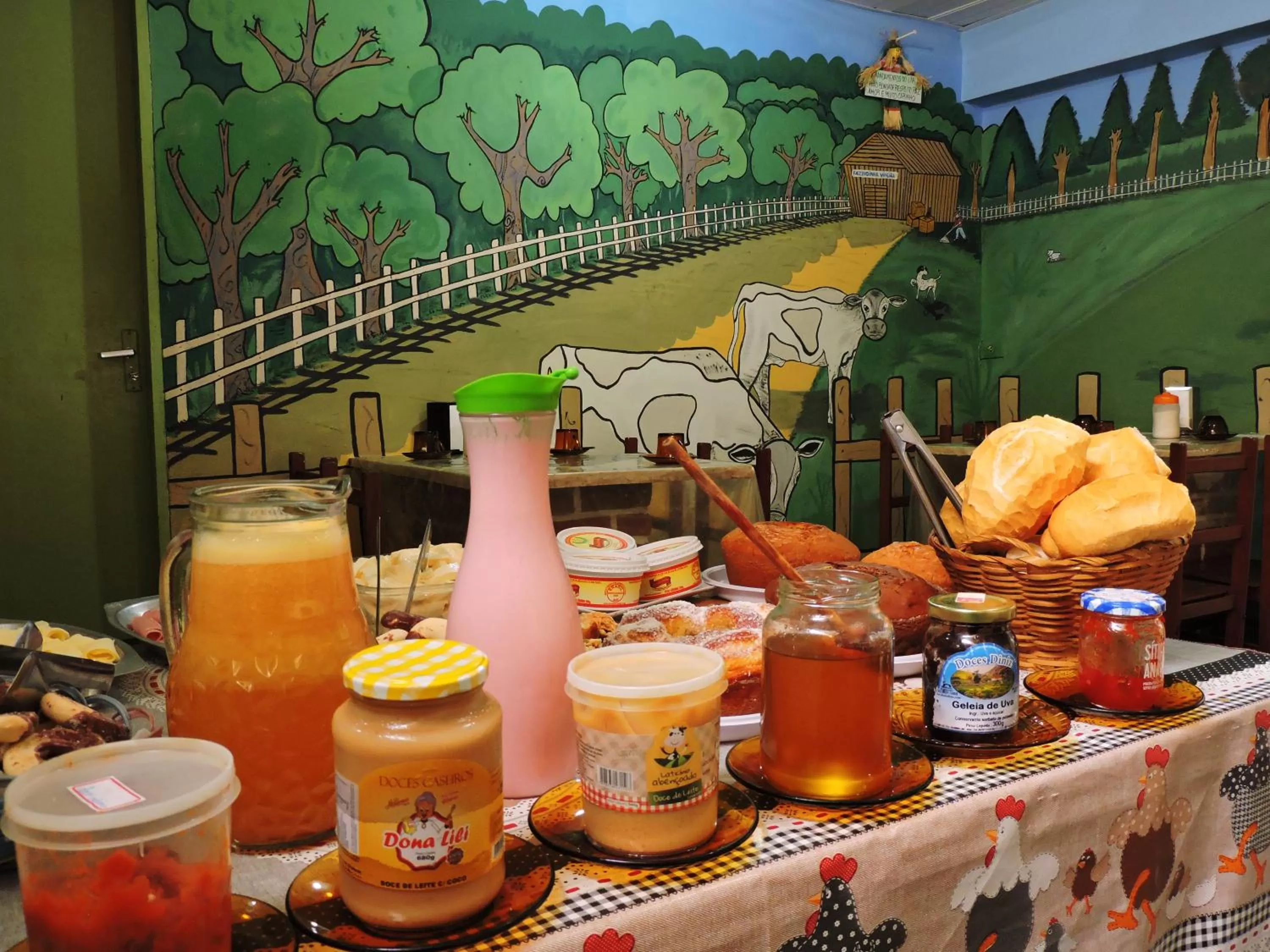 Buffet breakfast in Pousada Encanto e Magia