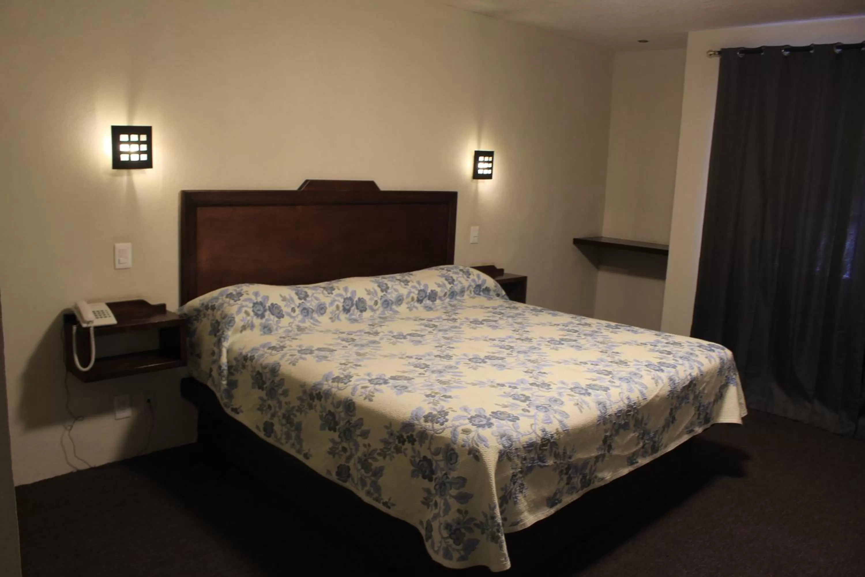 Bed in Hotel Meson del Puente