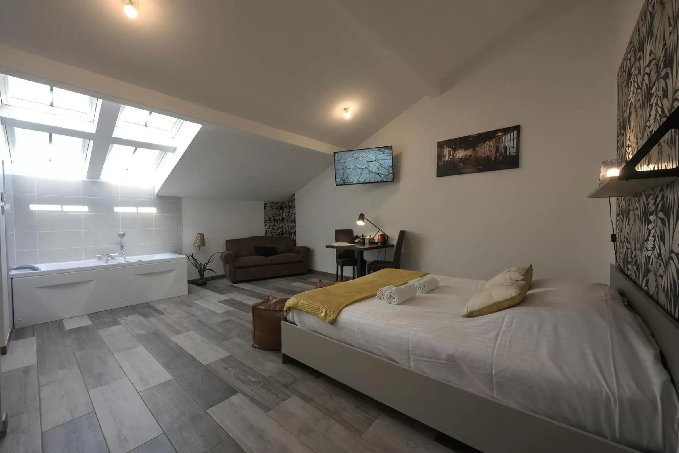 Suite - single occupancy in Hotel De La Croisée Suite - single occupancy in Hotel De La Croisée