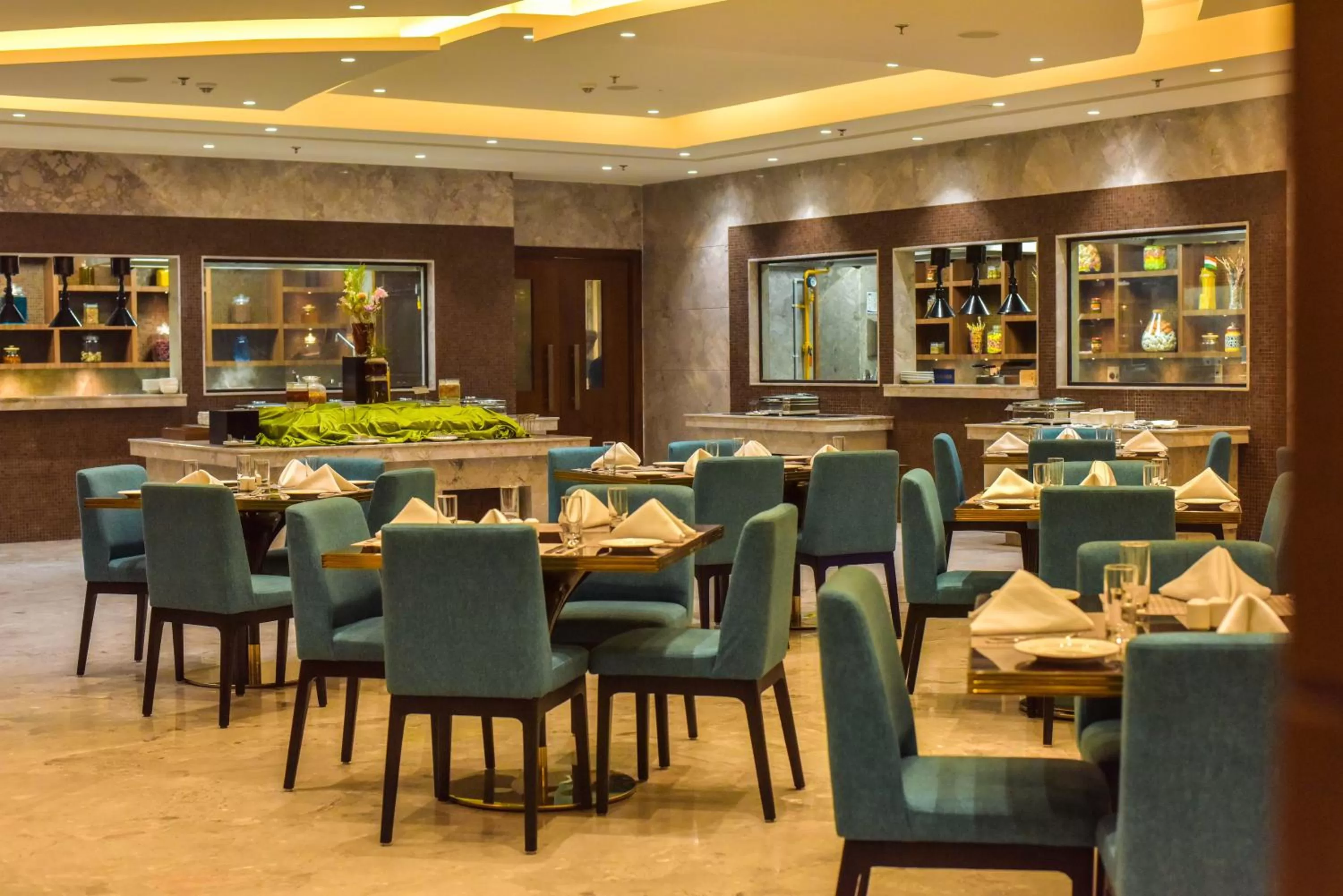 Restaurant/places to eat in Ratnamouli Palace