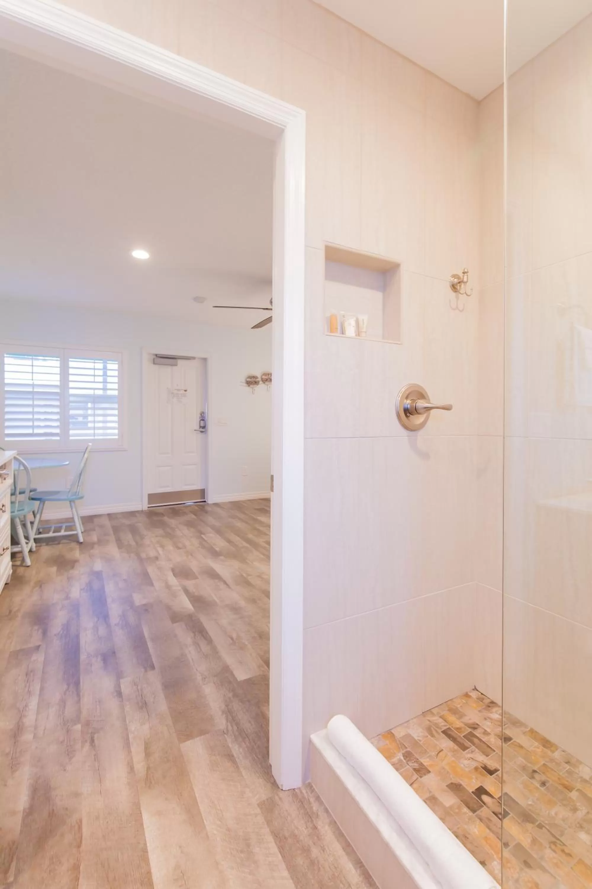 Shower, Bathroom in Lost Inn Paradise