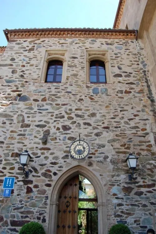 Facade/entrance in Hospederia del Real Monasterio