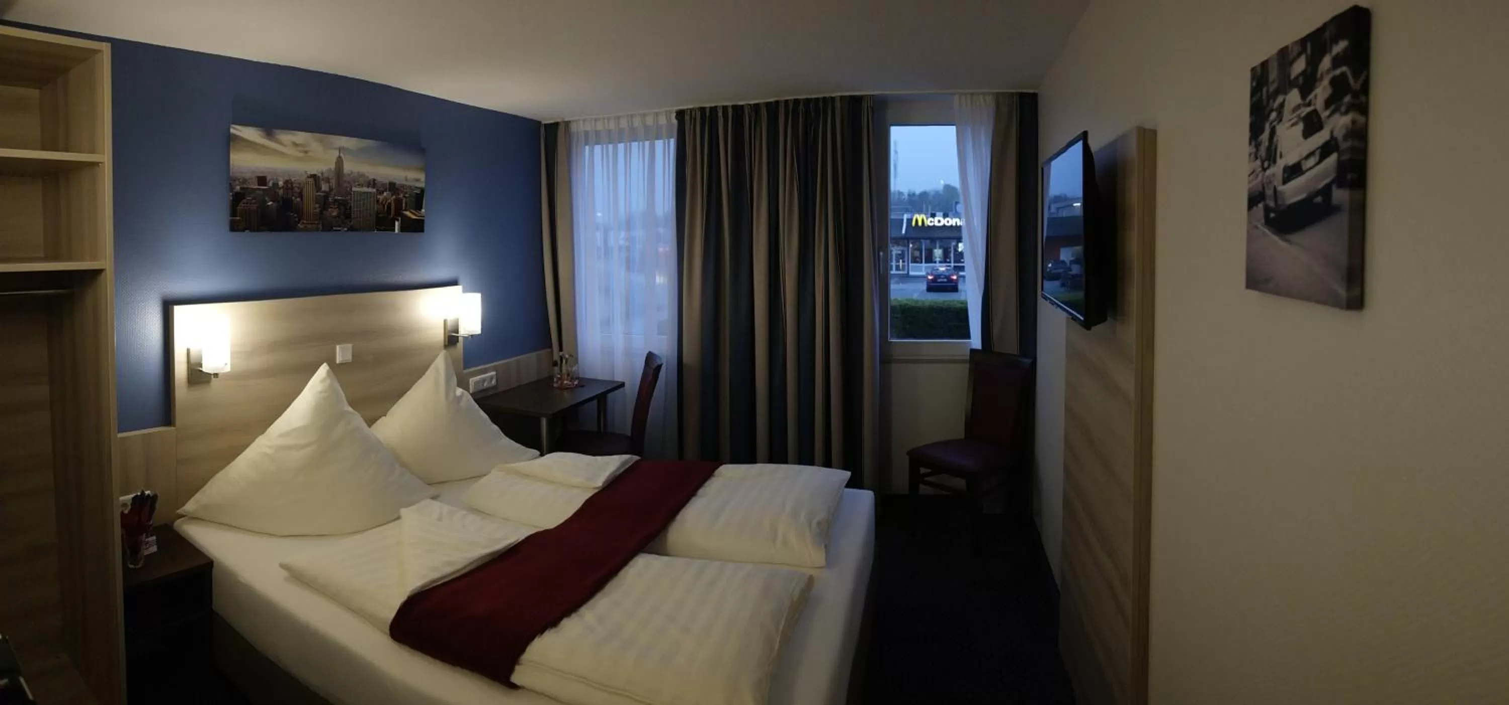 Photo of the whole room, Bed in Motel 44