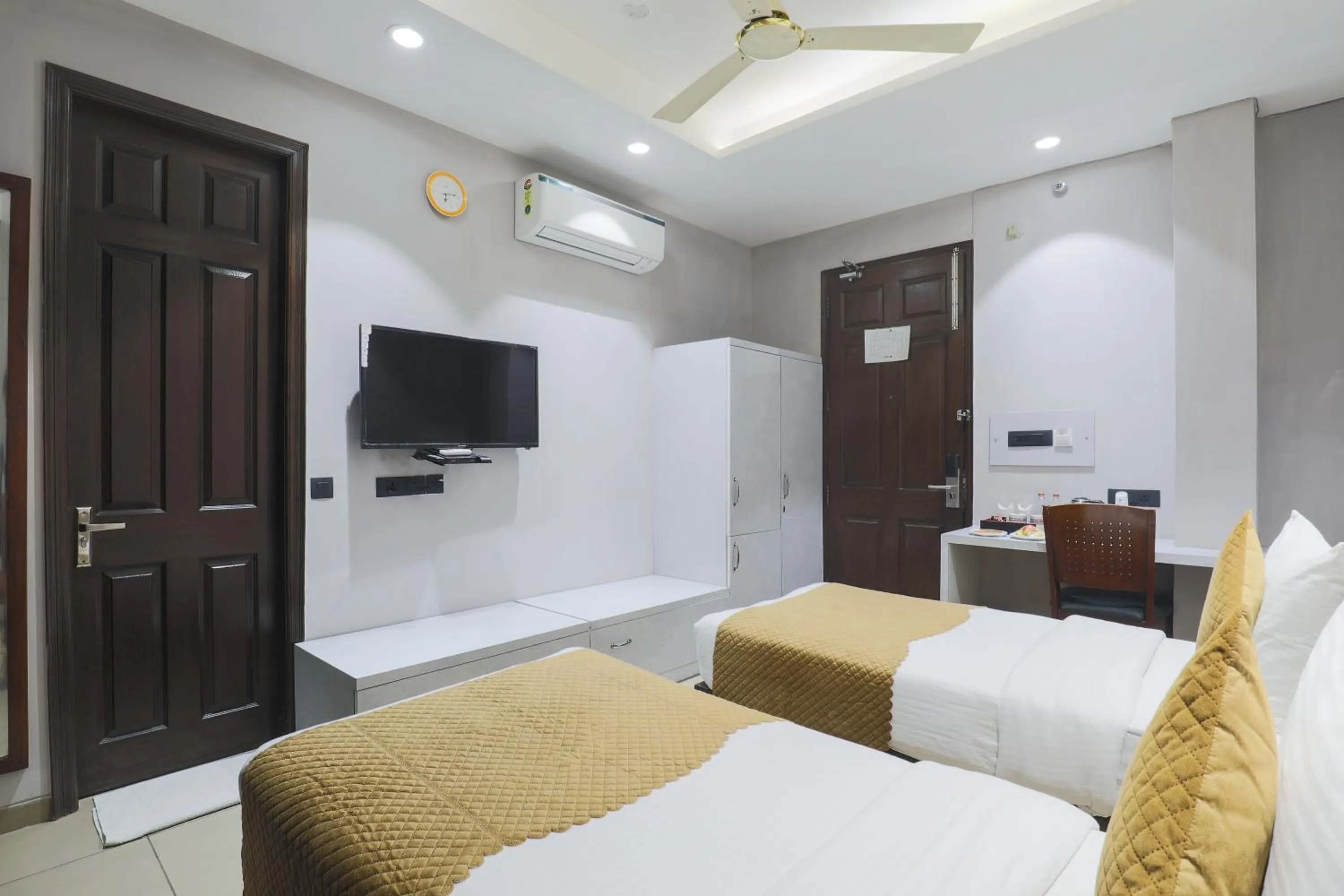 Bedroom, Bed in Cosy Grand, Chanakyapuri by The Cosy Hotels
