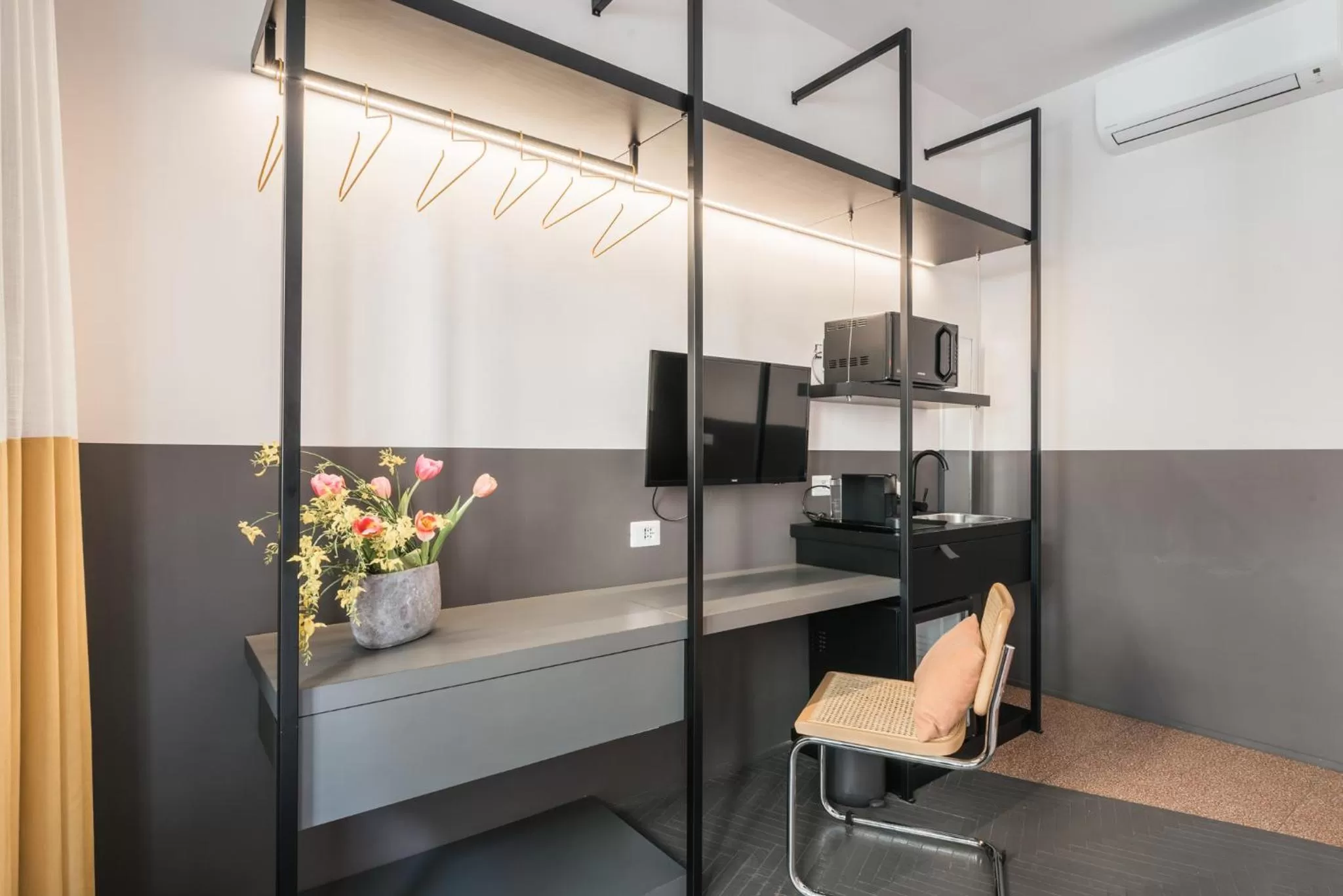 hair dresser in MARCANTONIO HOME ROME - Vatican -