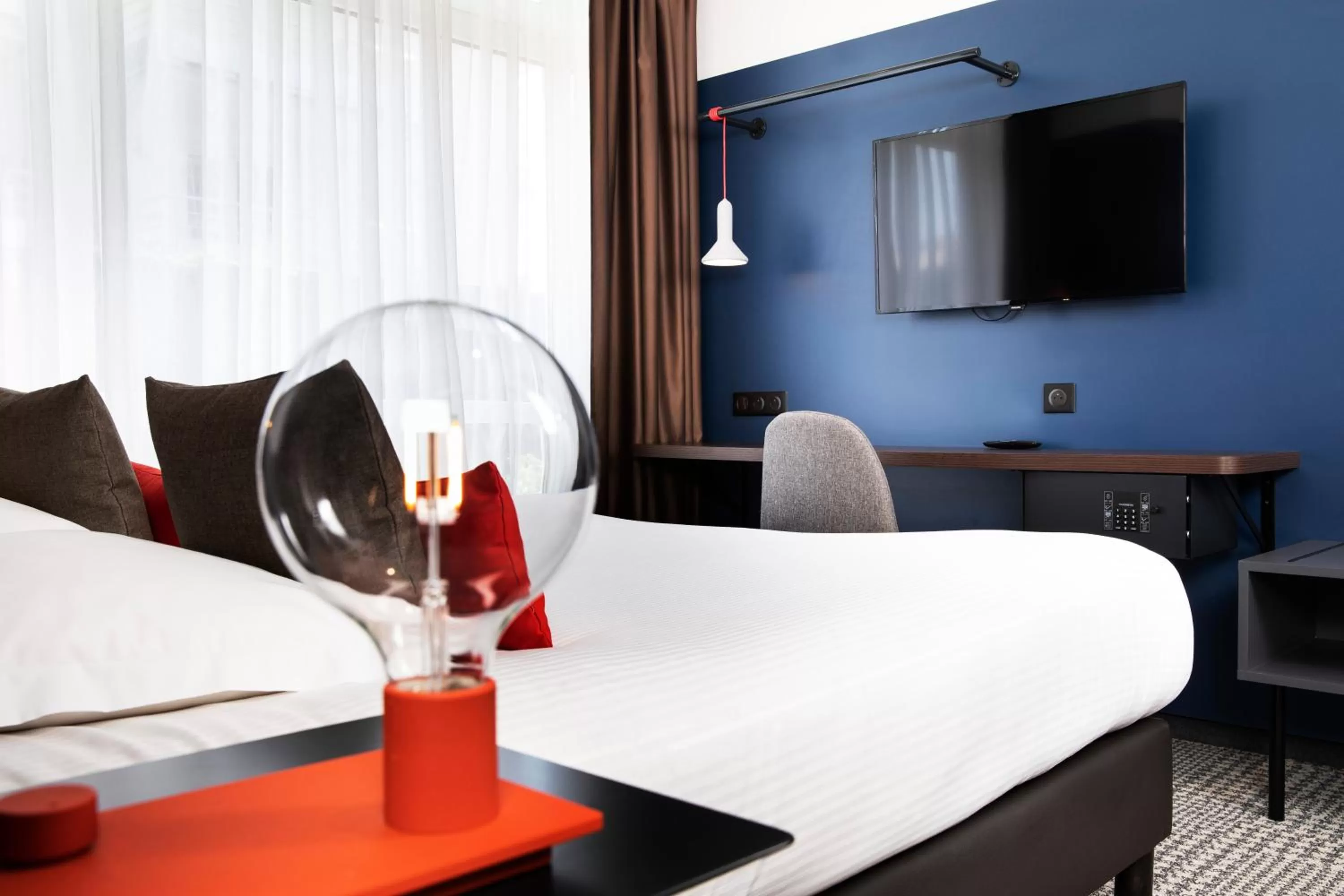 Photo of the whole room, Bed in Hotel Le Bugatti