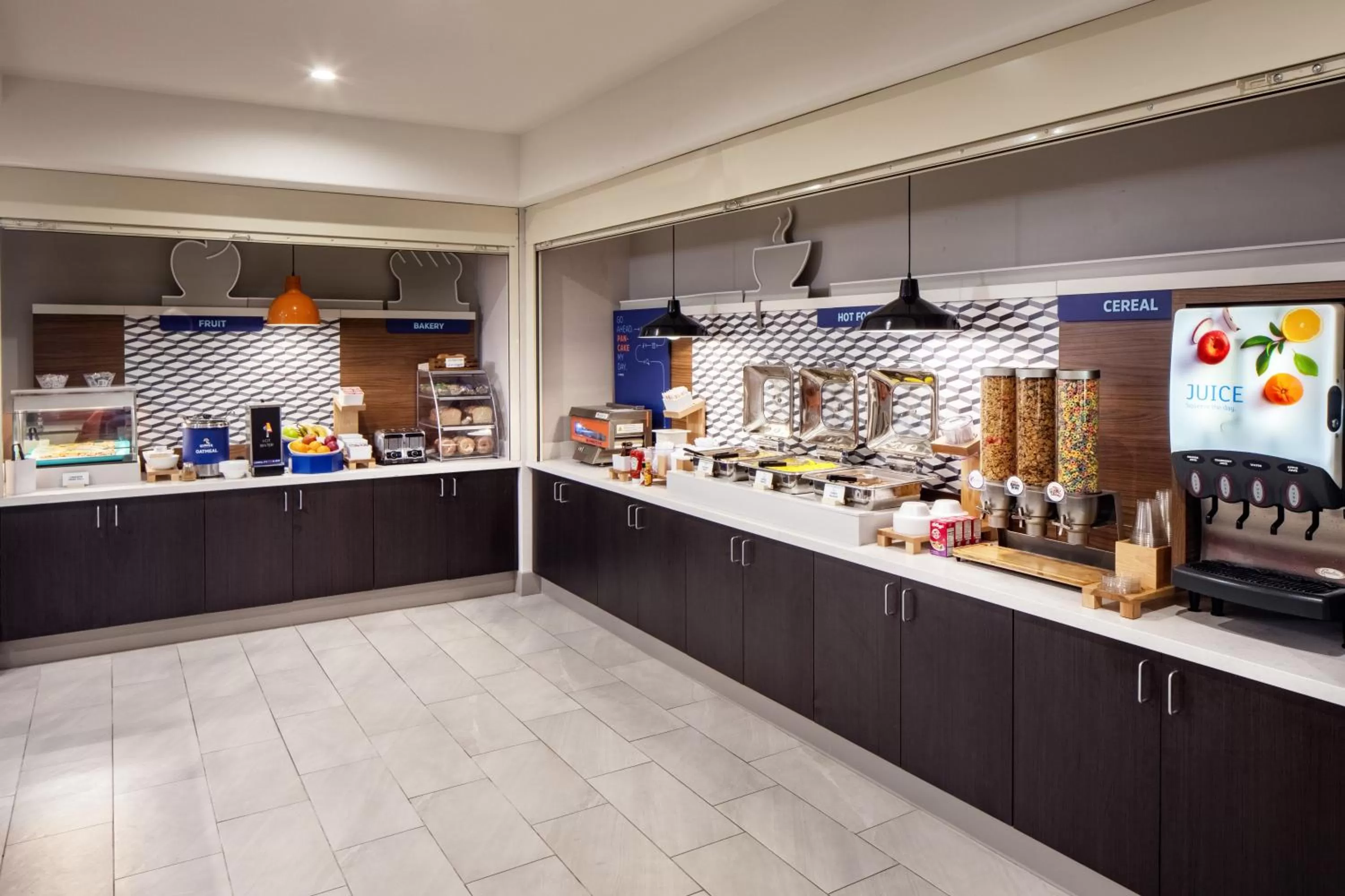 Breakfast in Holiday Inn Express and Suites Los Alamos Entrada Park by IHG