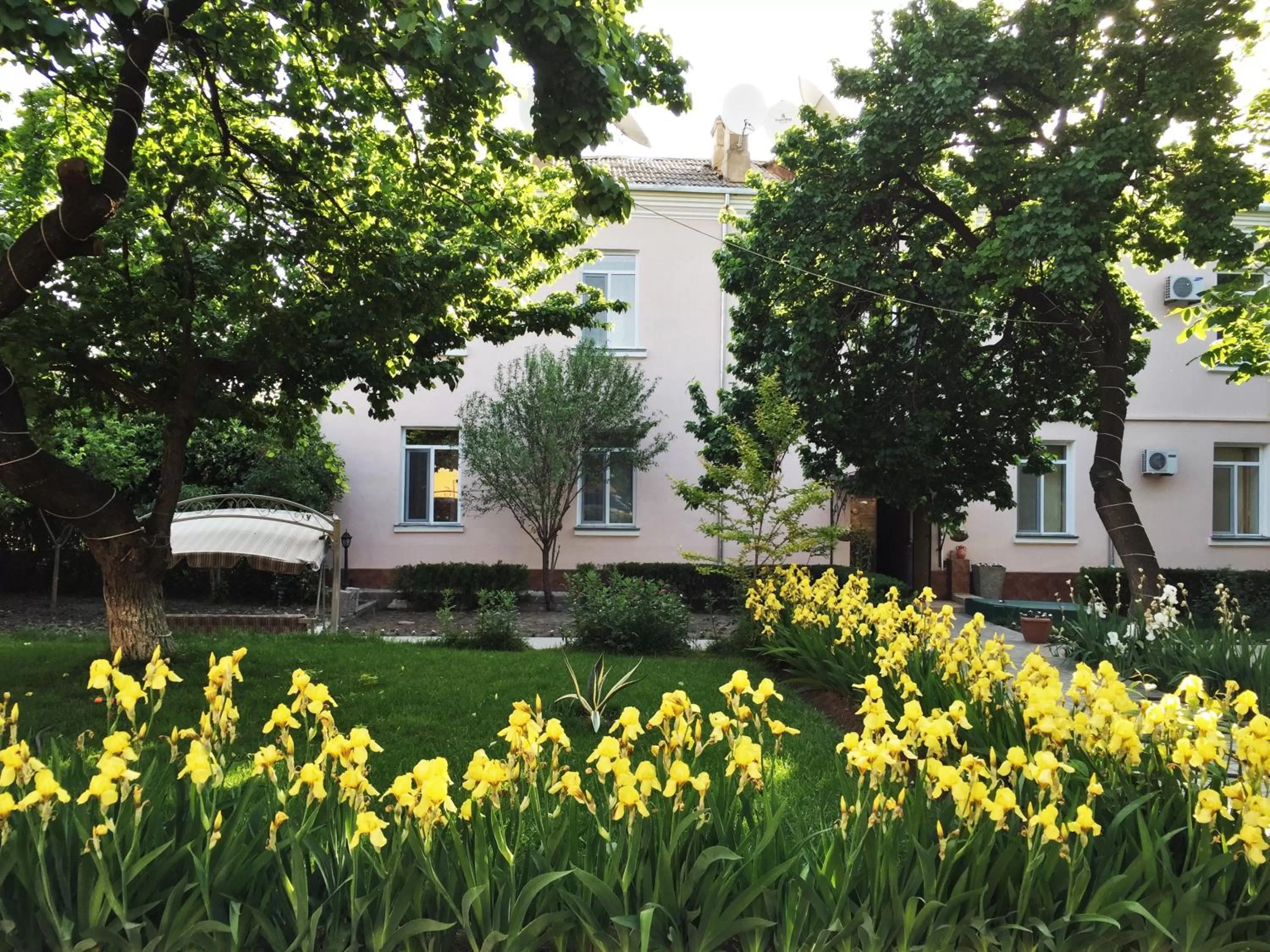 Spring, Property Building in Armon Apart Hotel