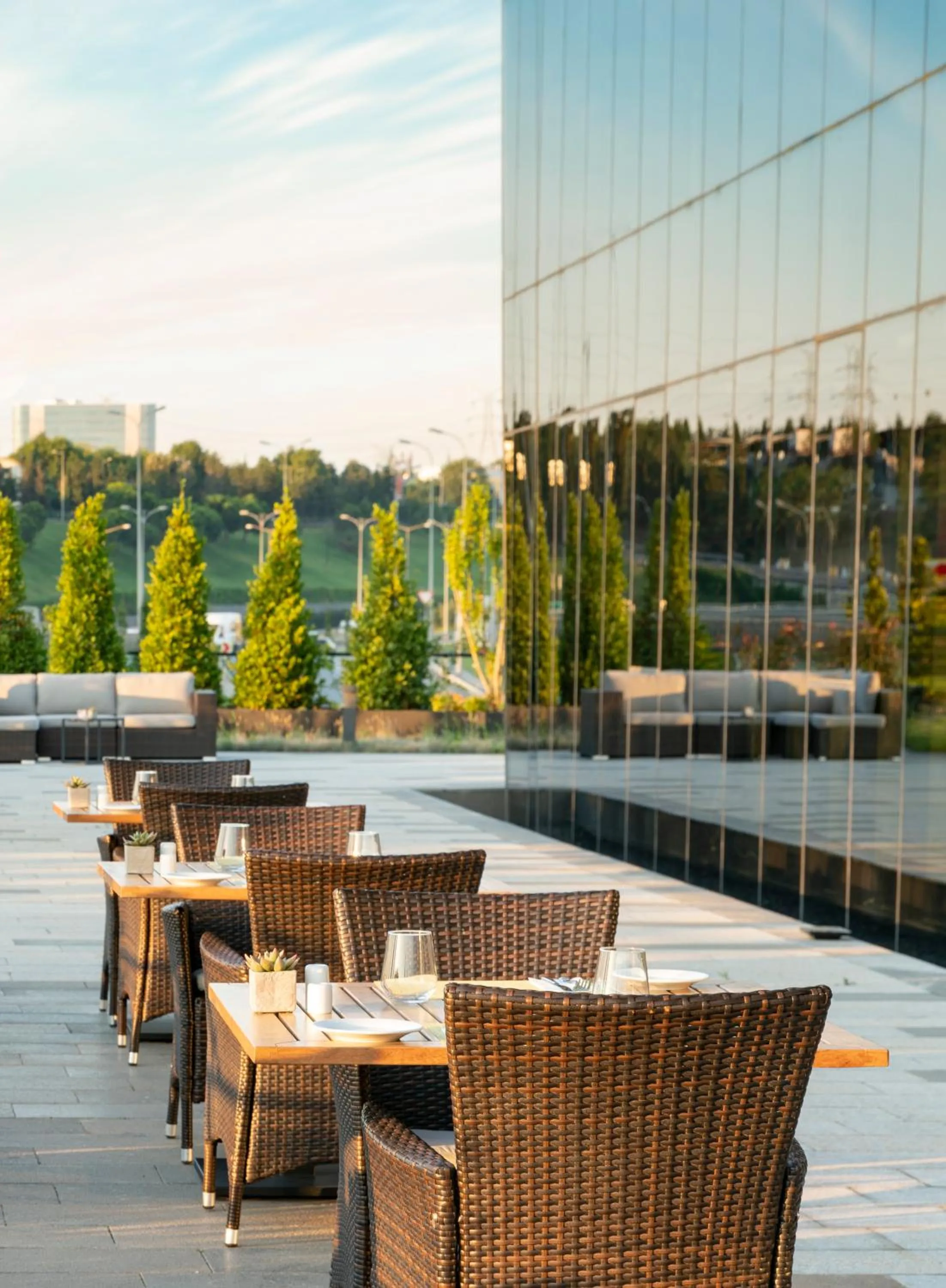 Restaurant/places to eat in Centro Westside by Rotana