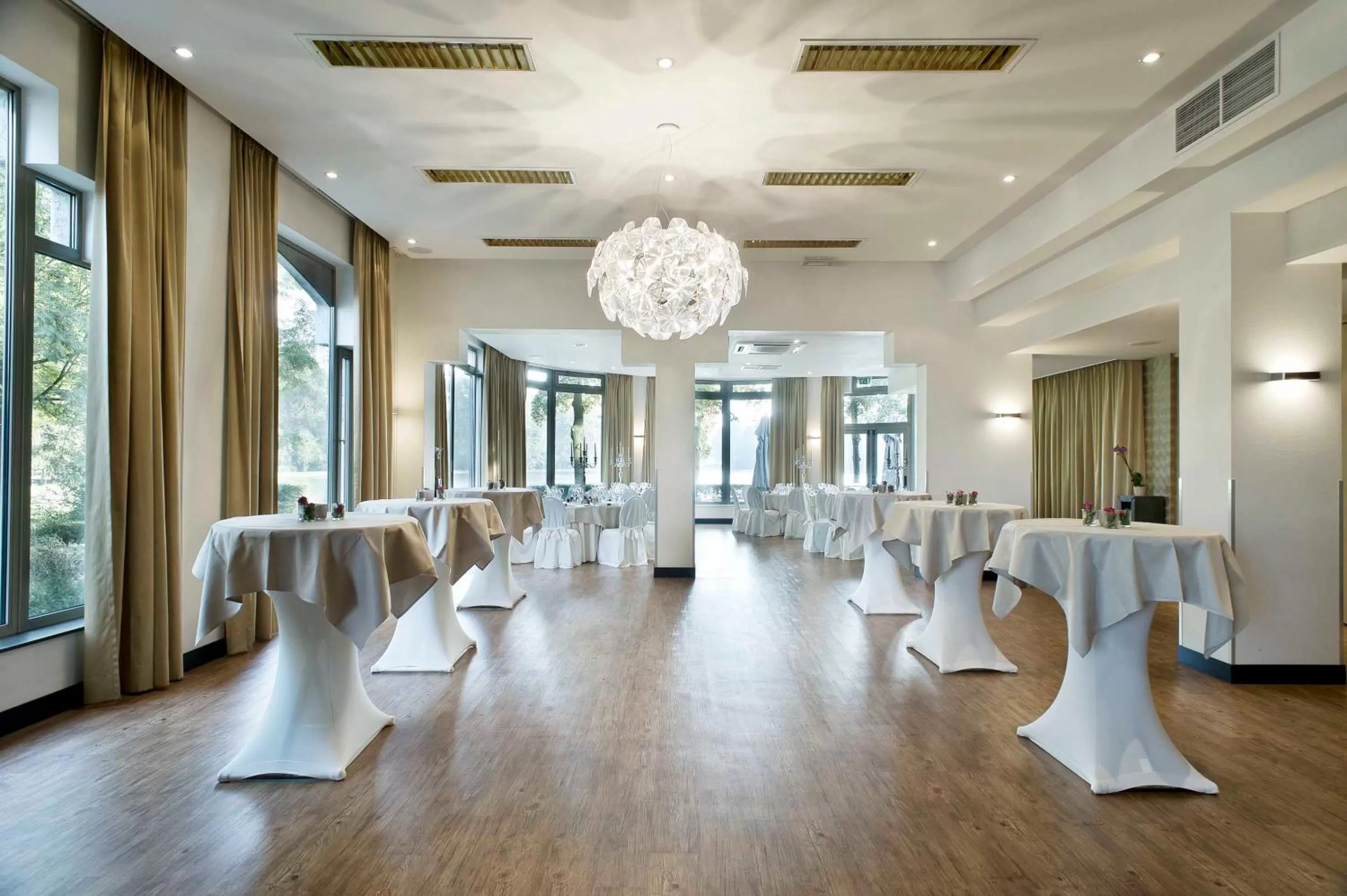 Banquet/Function facilities in M Hotel
