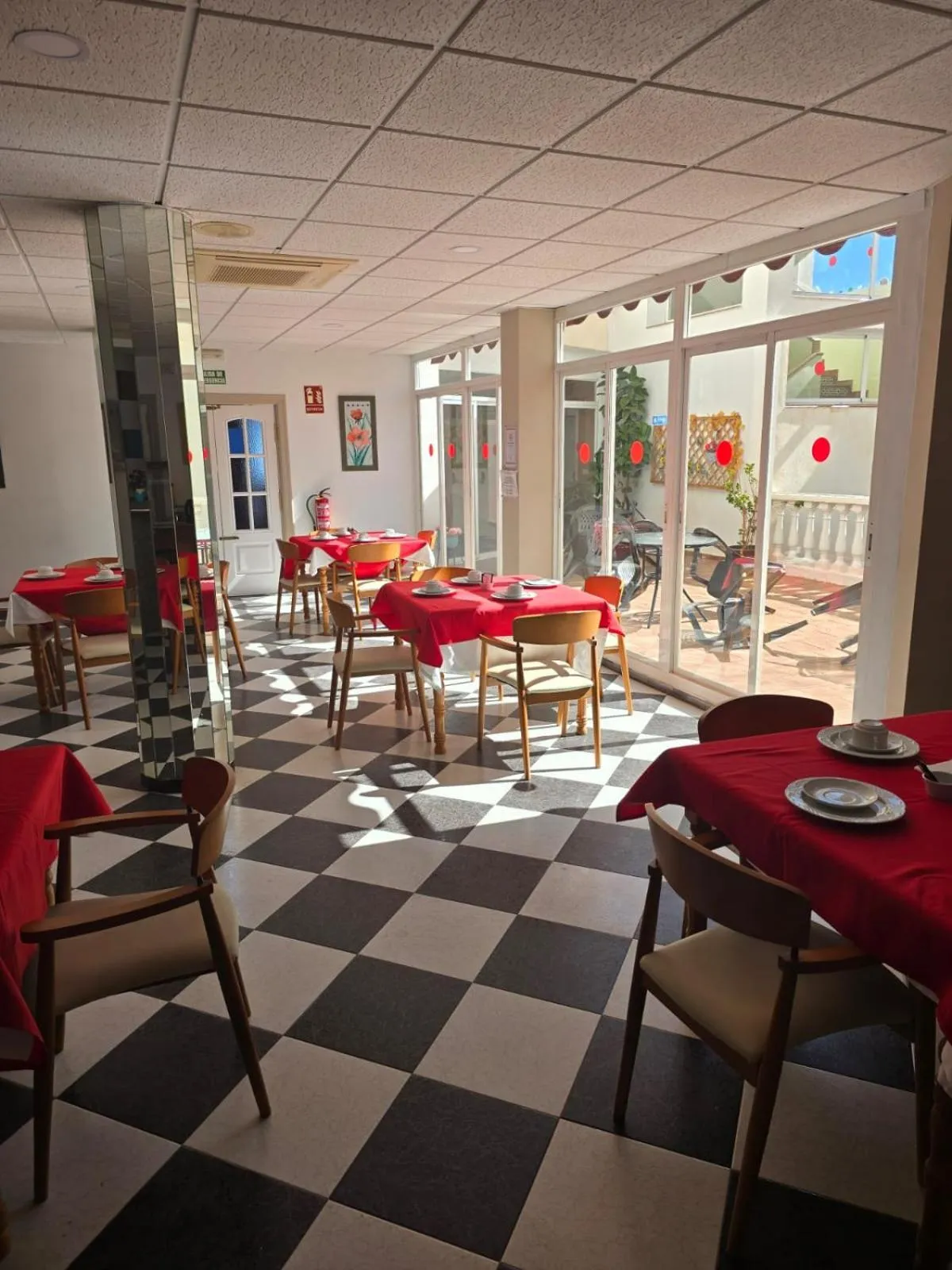 Restaurant/places to eat in Hotel Betania