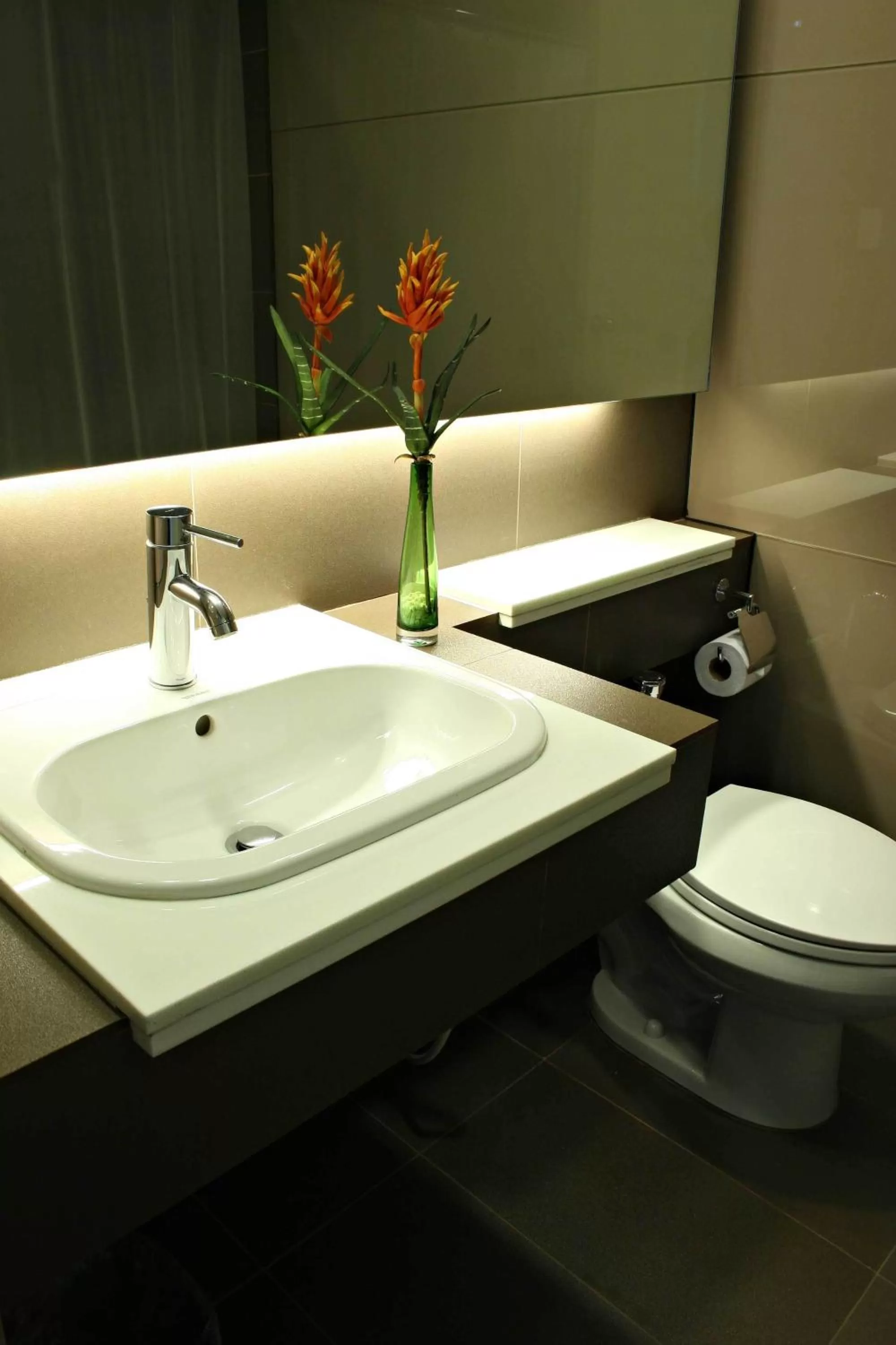 Toilet in Riviera Mansion Hotel