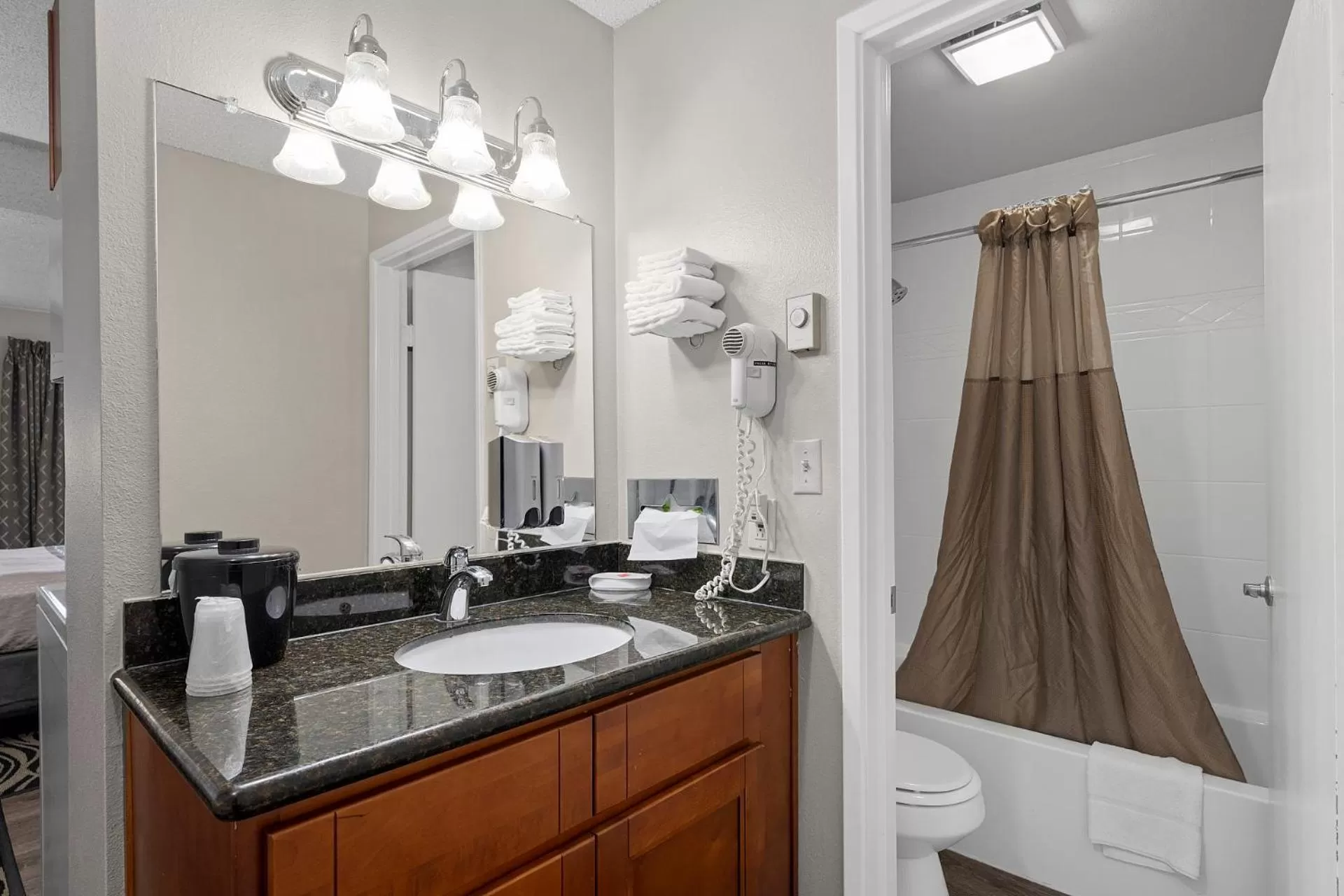 Astoria Rivershore Motel