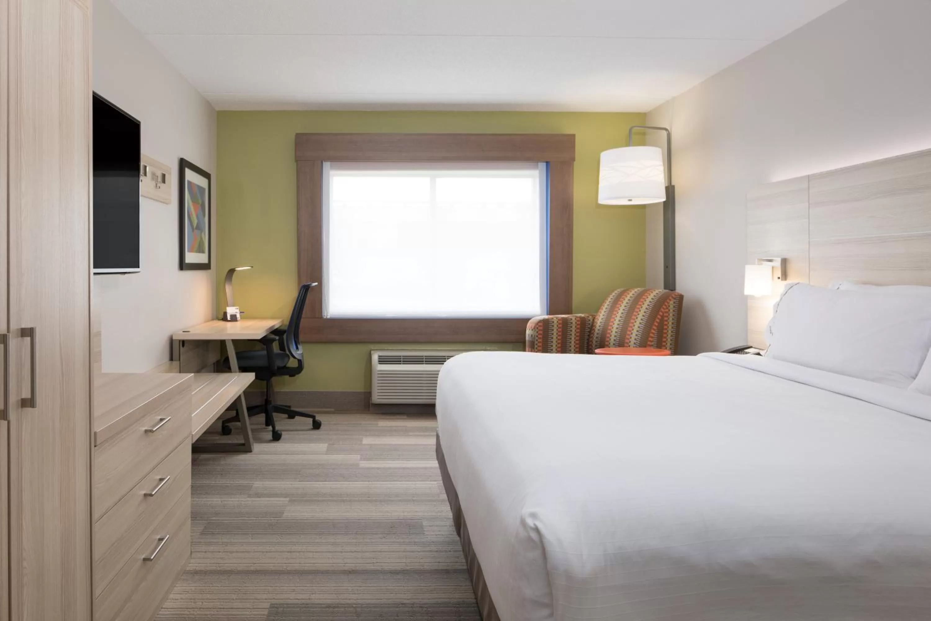 Photo of the whole room, Bed in Holiday Inn Express Louisville Northeast by IHG