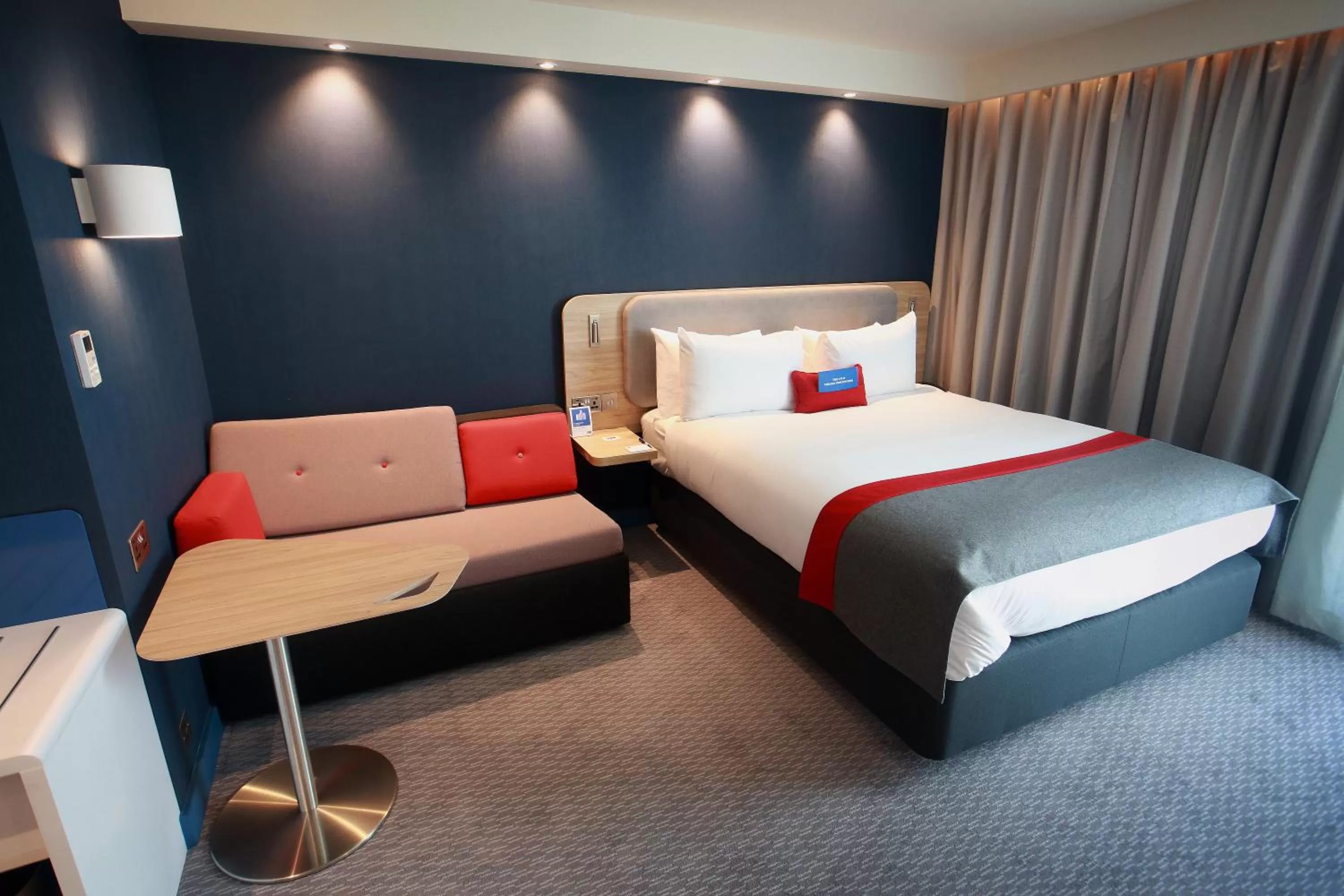 Photo of the whole room, Bed in Holiday Inn Express - Manchester - TRAFFORDCITY by IHG