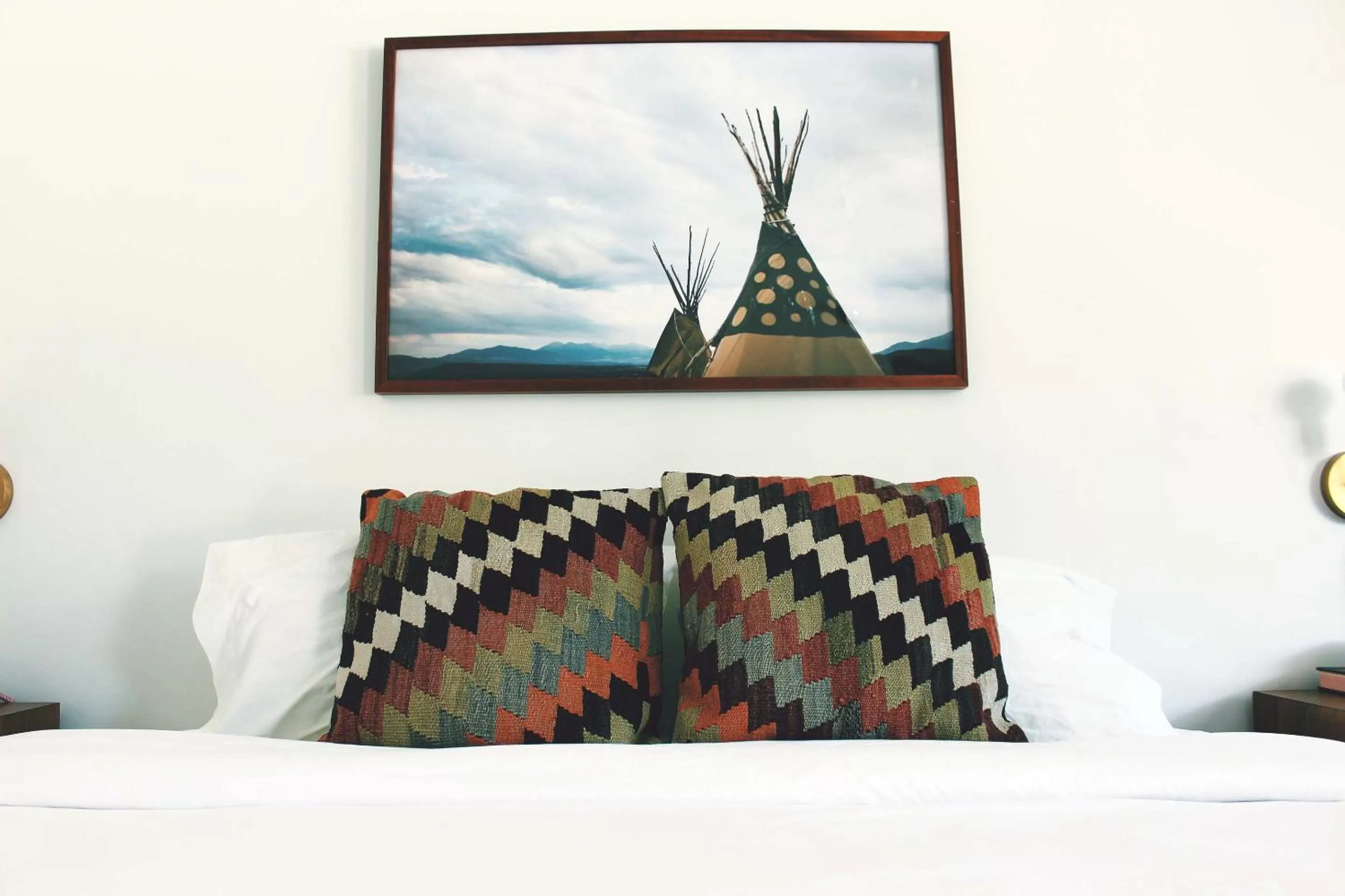 Bed in Amigo Motor Lodge