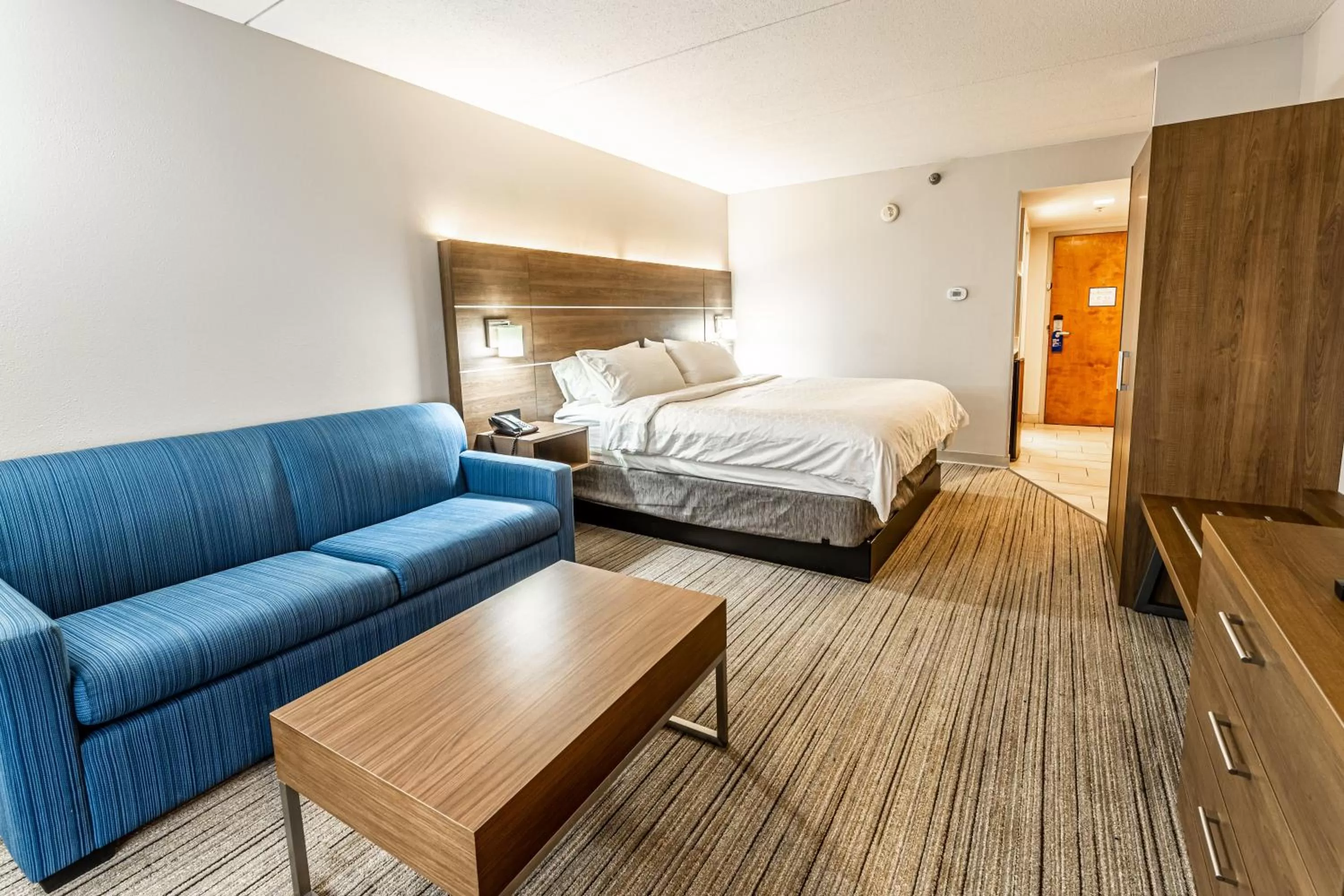 Photo of the whole room, Bed in Holiday Inn Express Indianapolis South by IHG