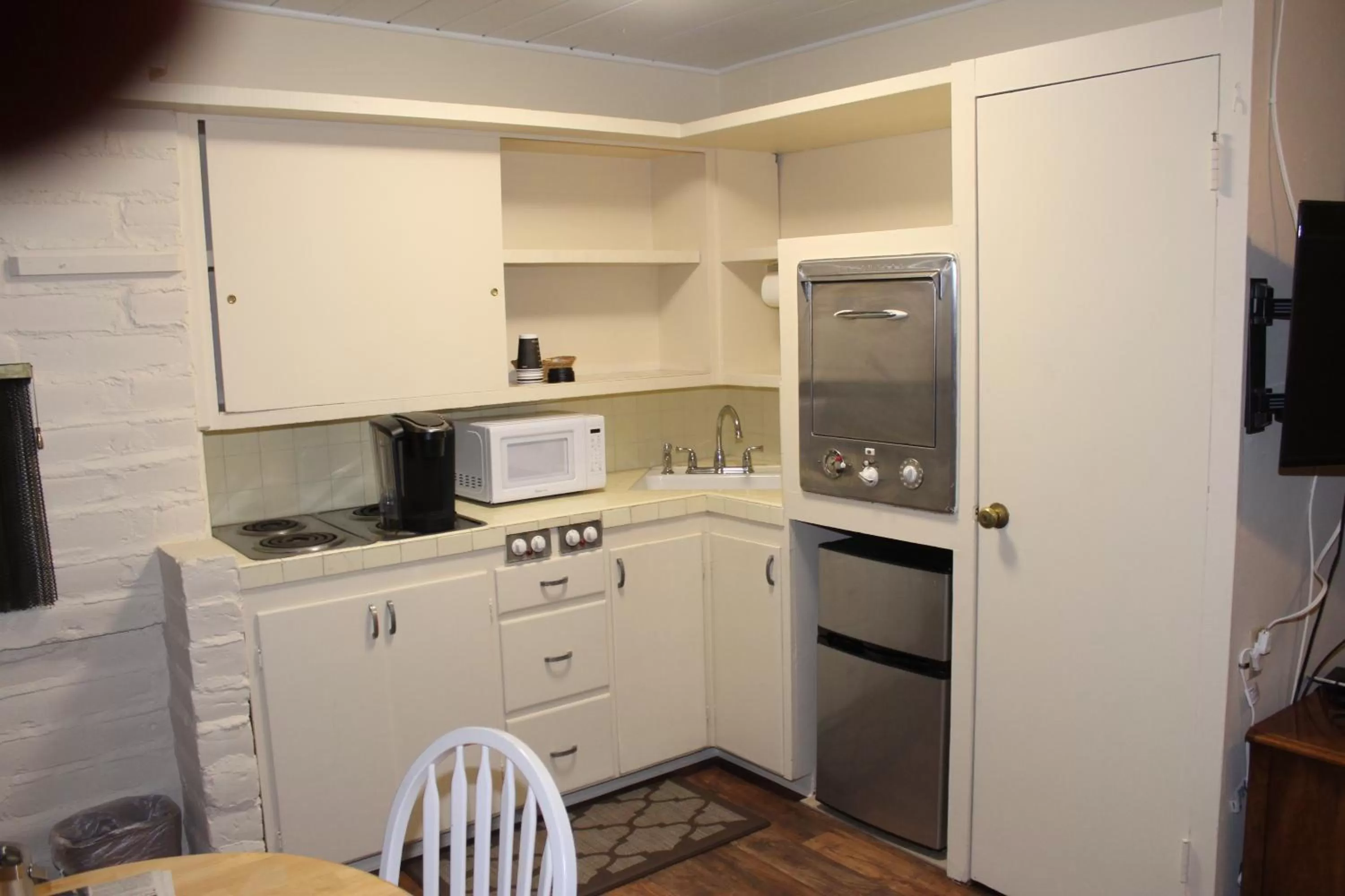 Kitchen or kitchenette in Little European Lodge