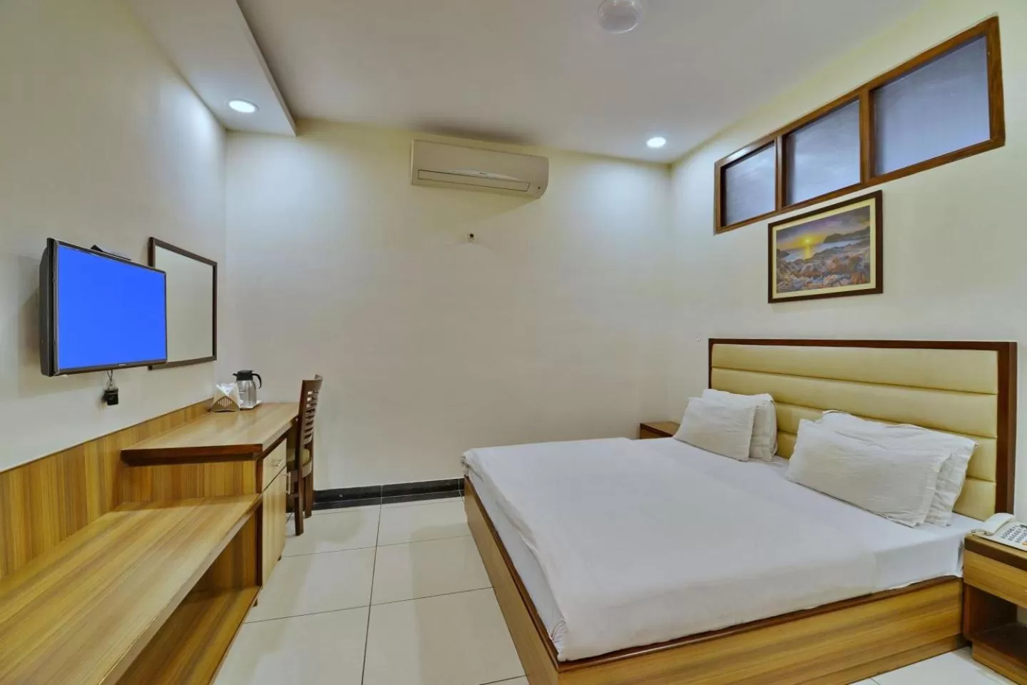 Bed in Hotel Aricent Opposite ISBT Sector 17 Chandigarh