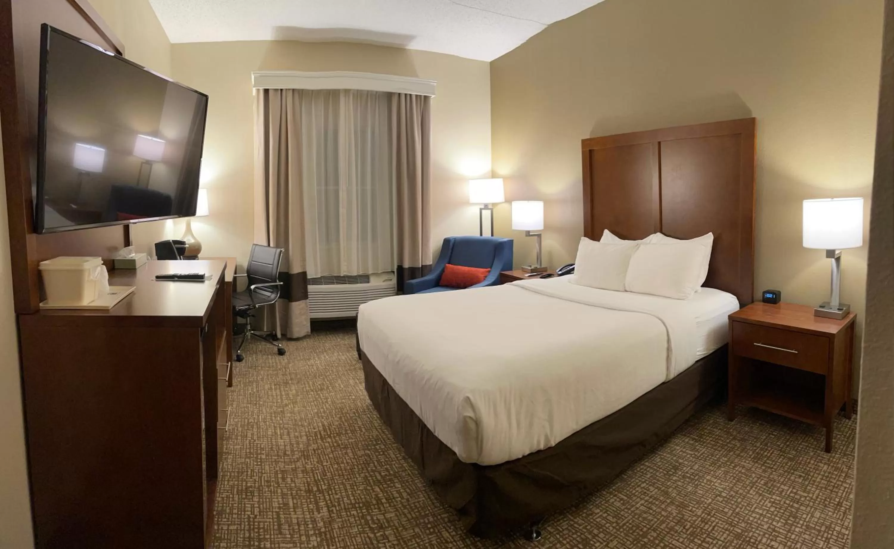 Bed in Wingate by Wyndham Pittsburgh West Mifflin
