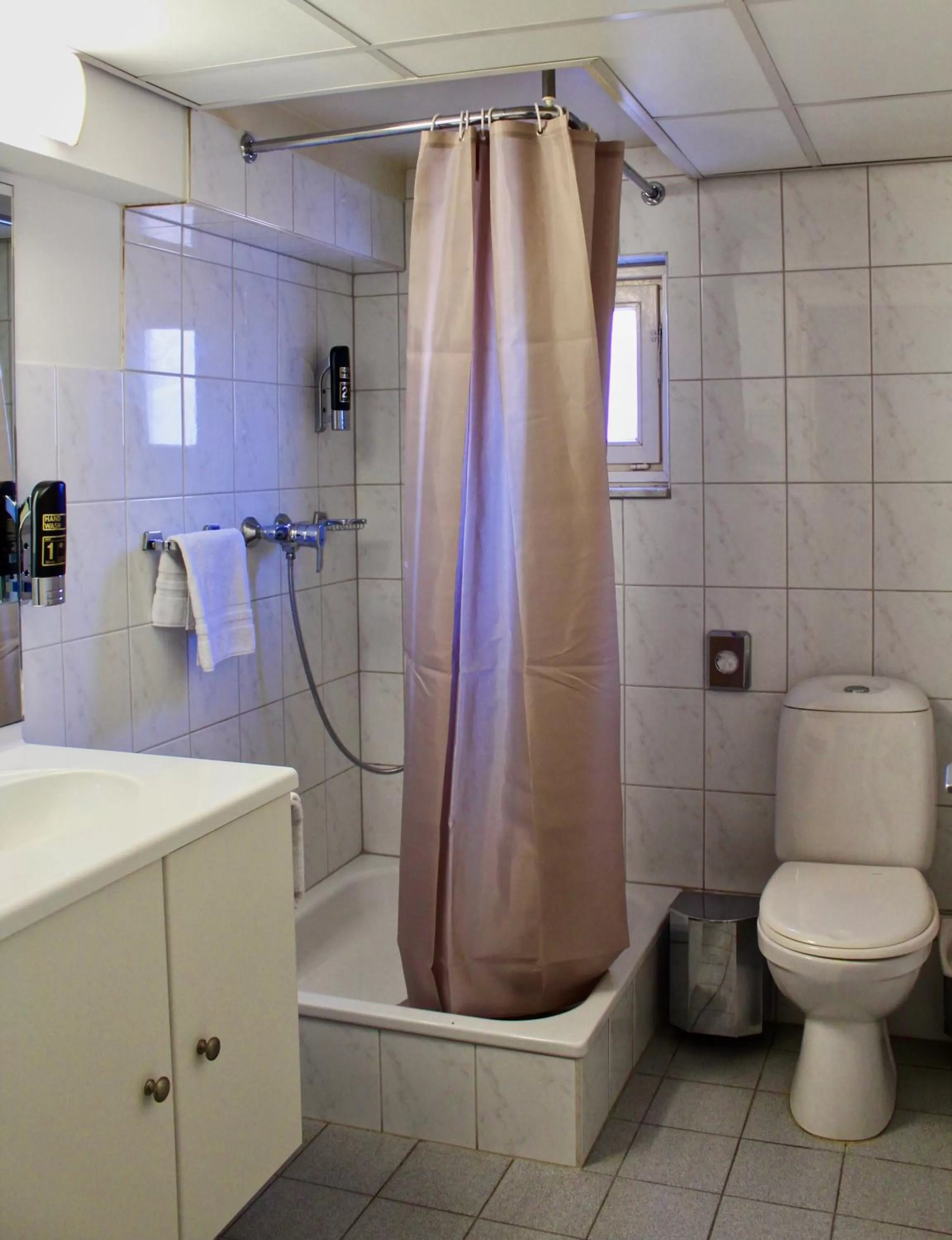 Bathroom in Hotel Brull