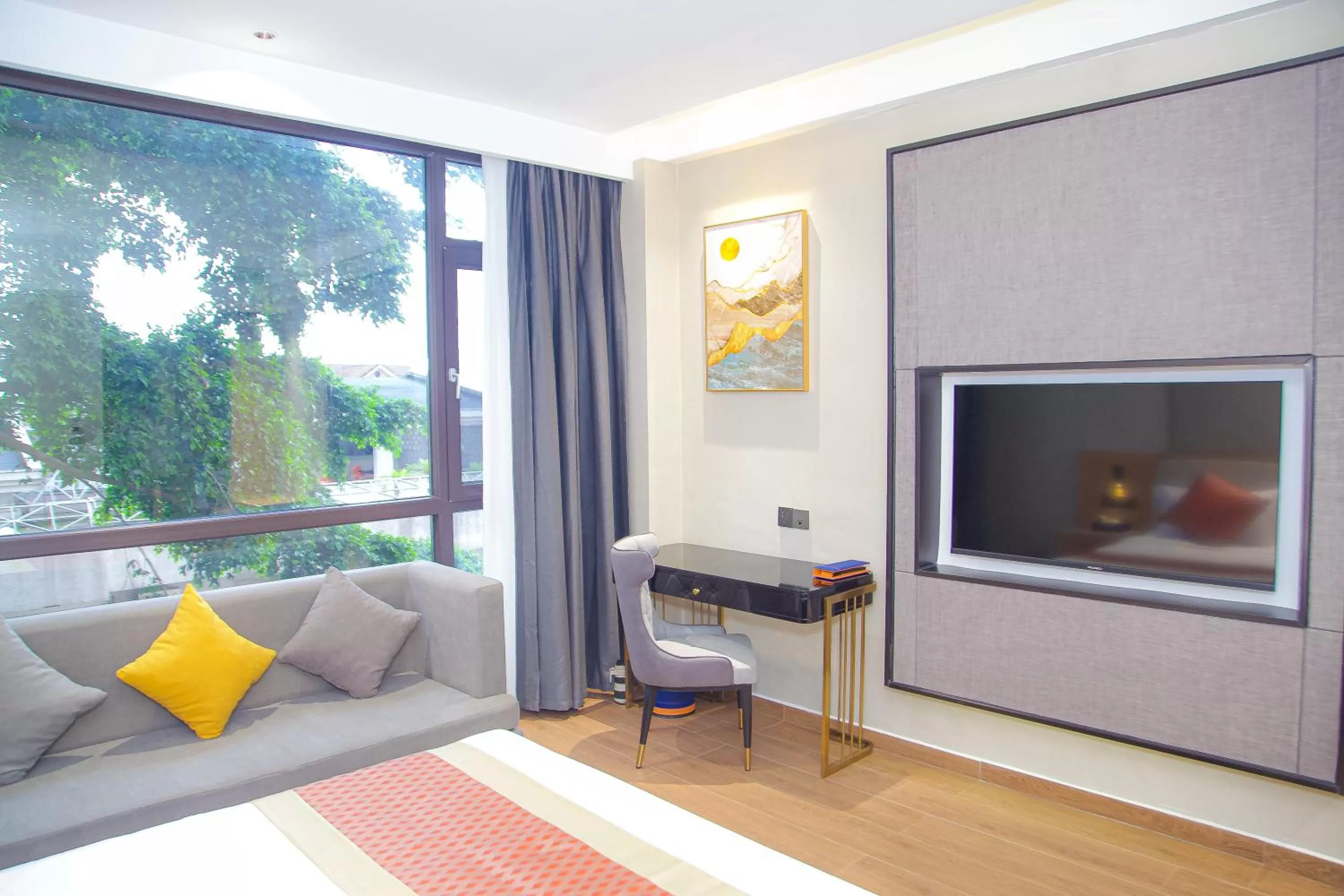 Seating area, TV/Entertainment Center in Hôtel FAMILLE MONDIALE