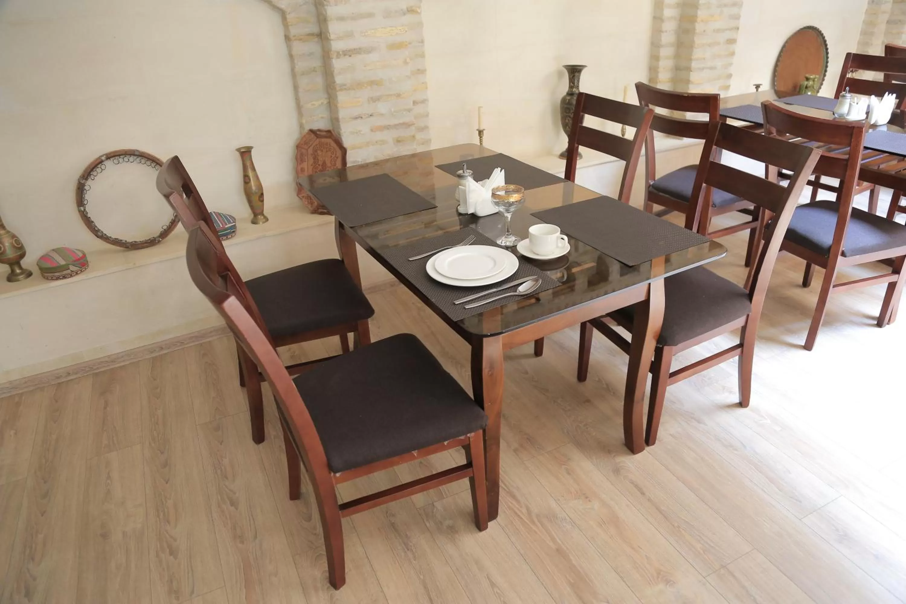 Restaurant/places to eat in As-Salam Boutique Hotel