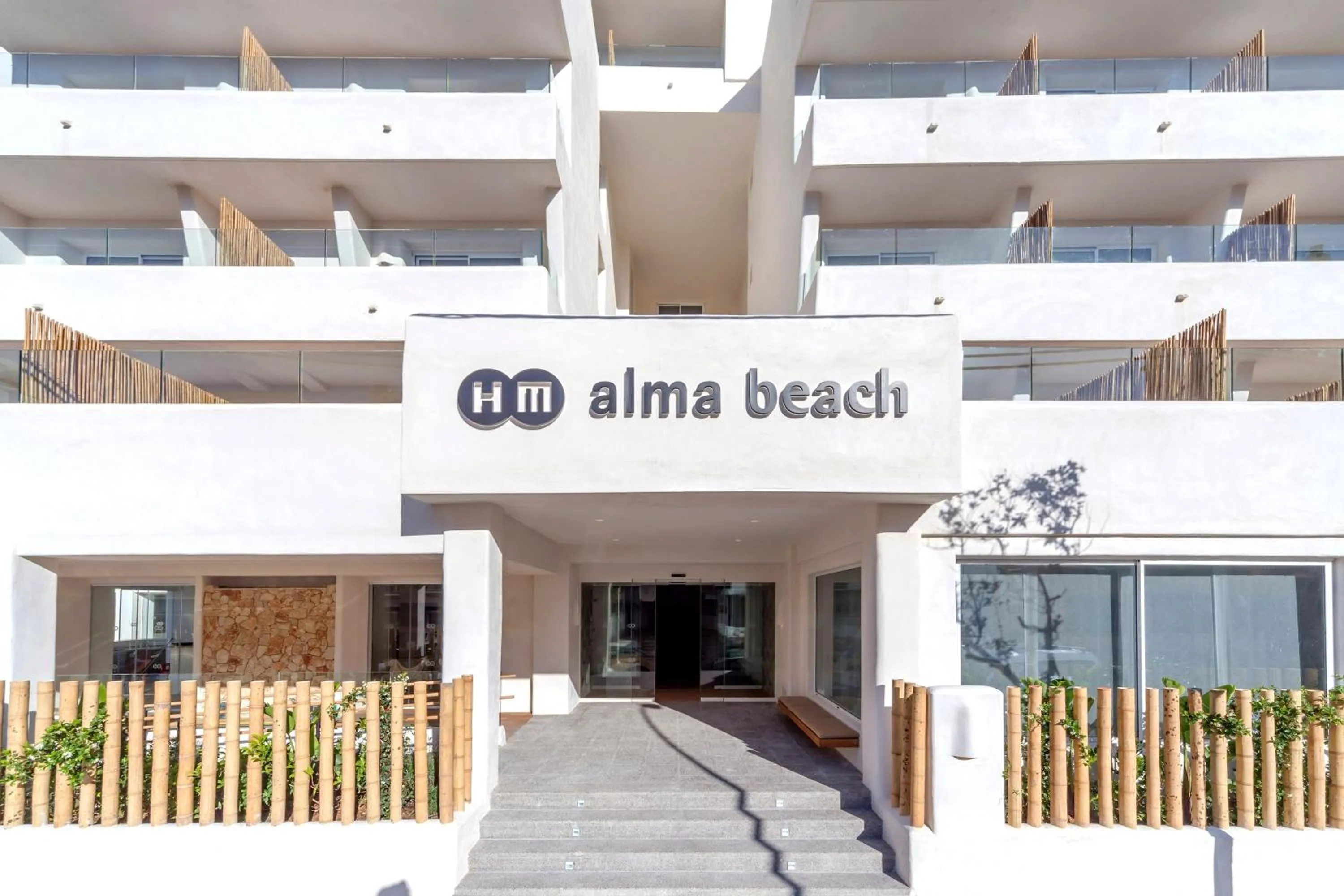Facade/entrance in HM Alma Beach - Adults Only