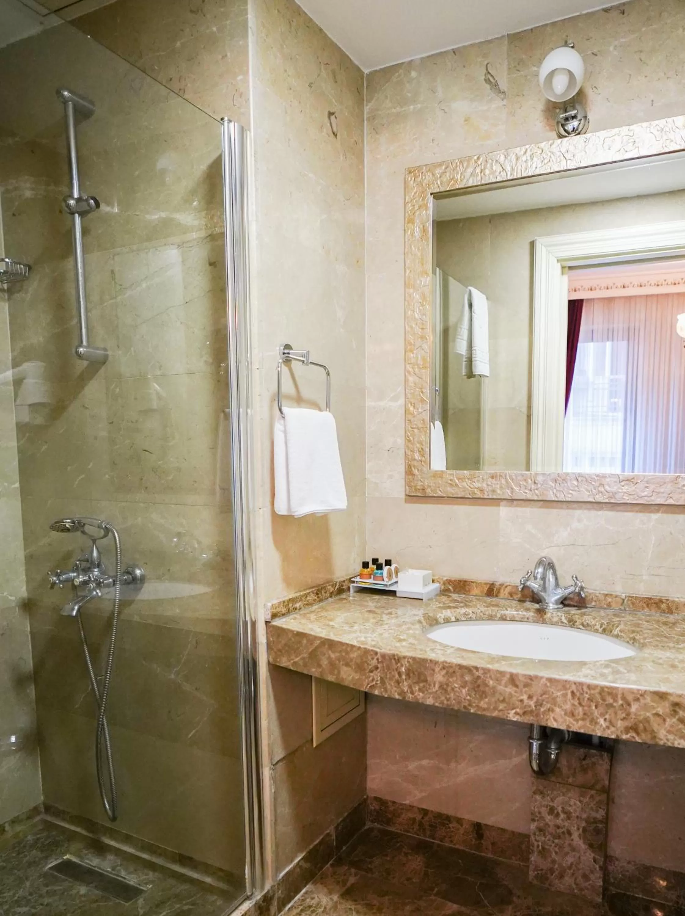 Toilet in Hotel Gritti Pera & Spa