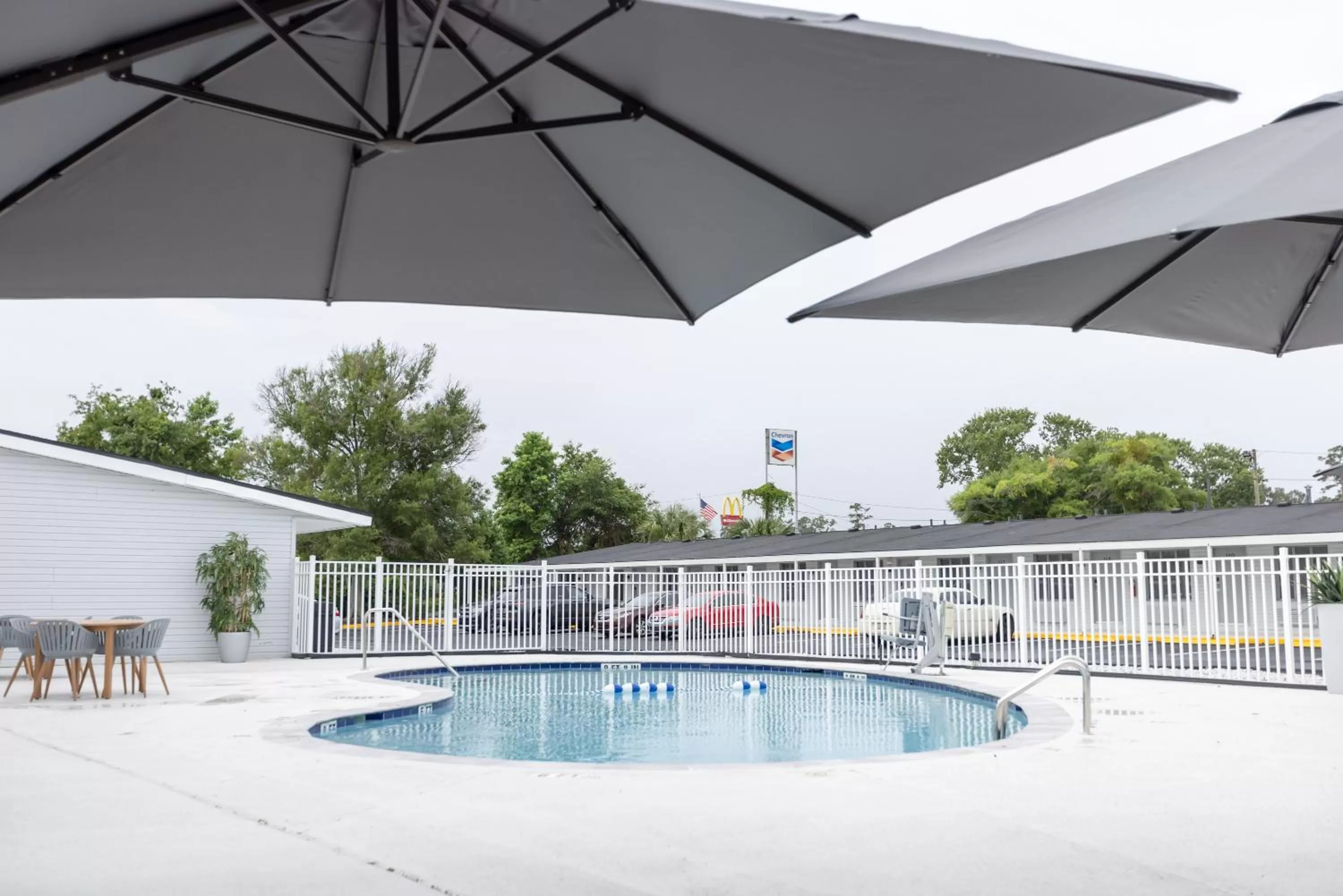 Swimming Pool in Oneway Brunswick